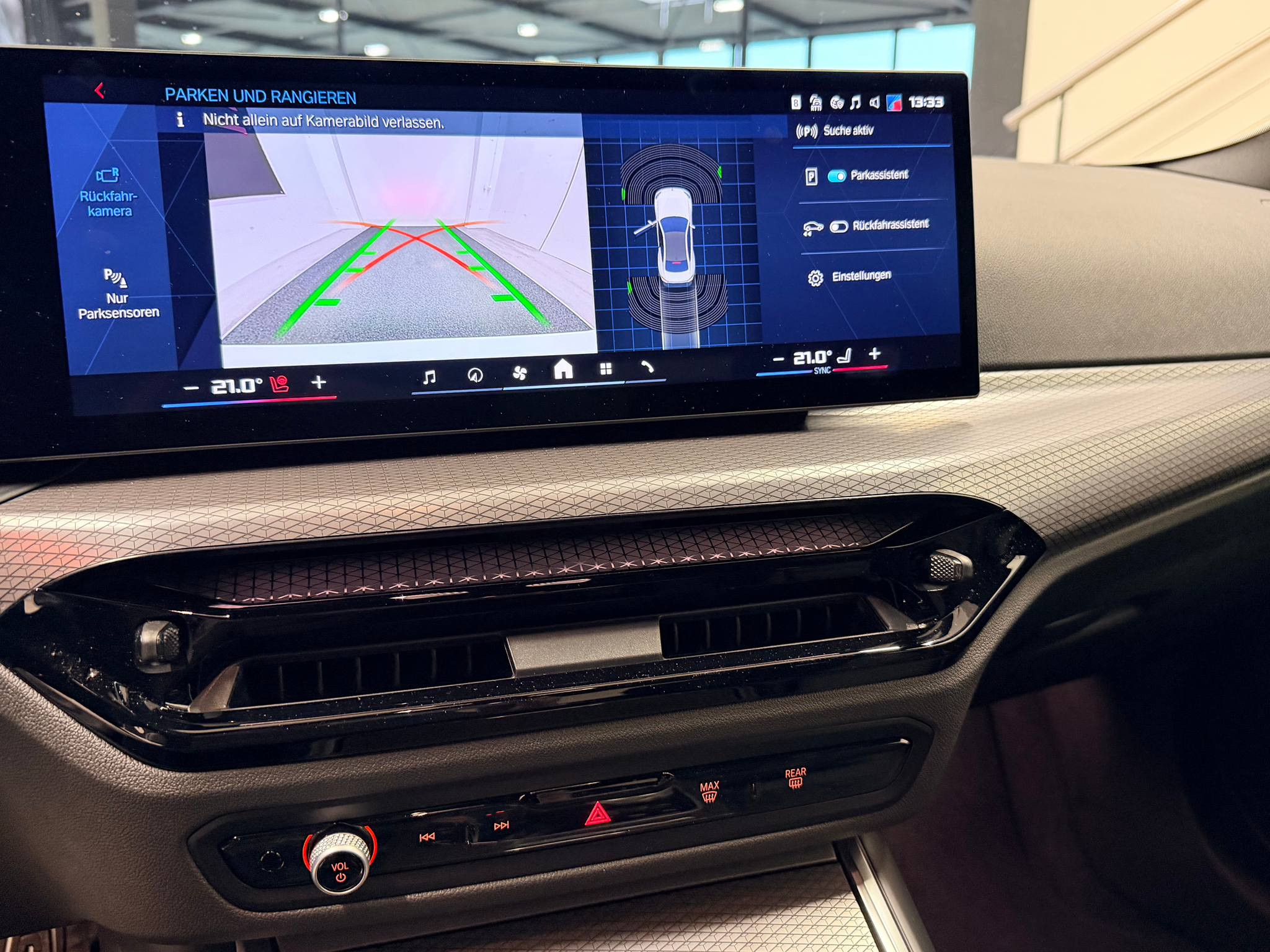 listing desktop thumbnail image 25