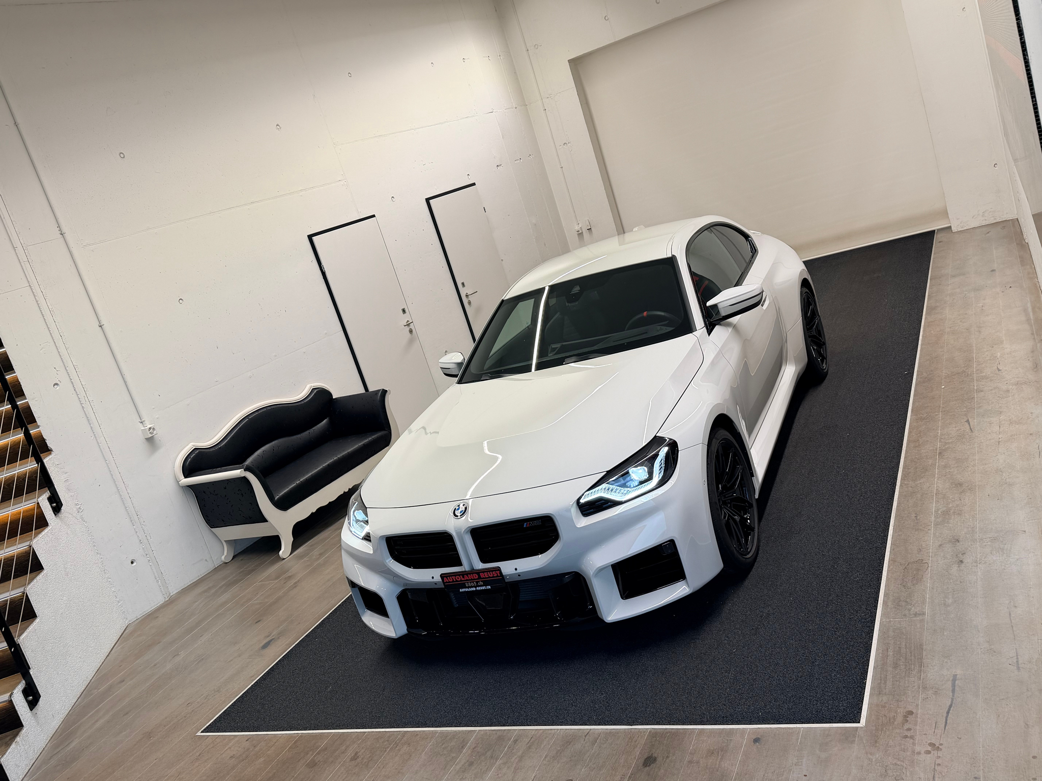 listing desktop thumbnail image 3