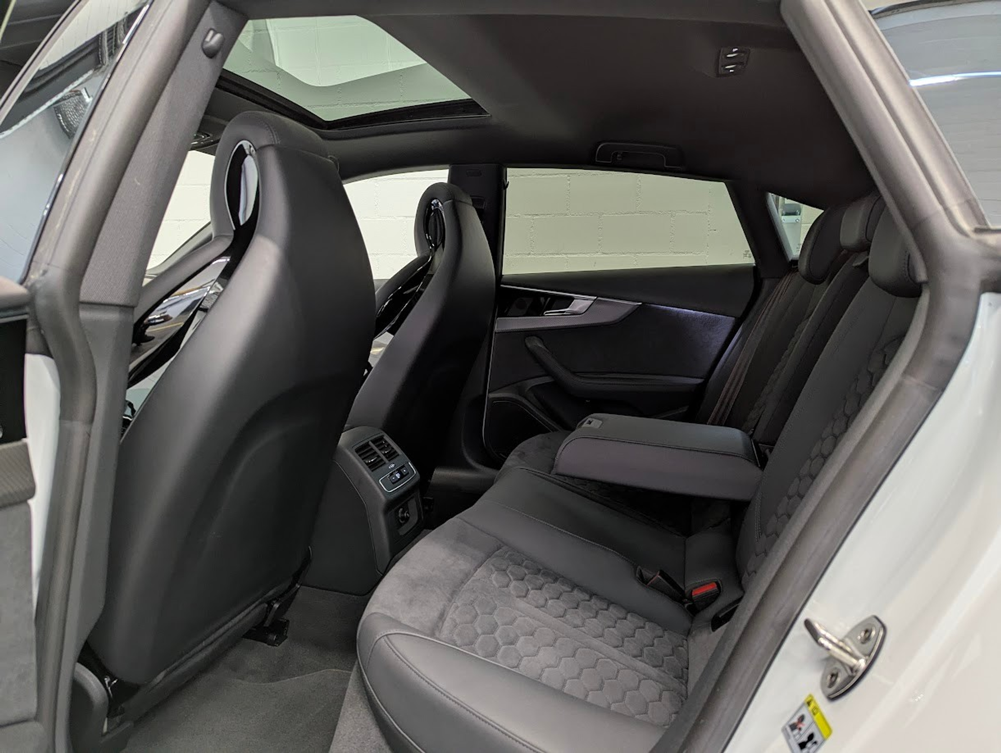 listing desktop thumbnail image 25