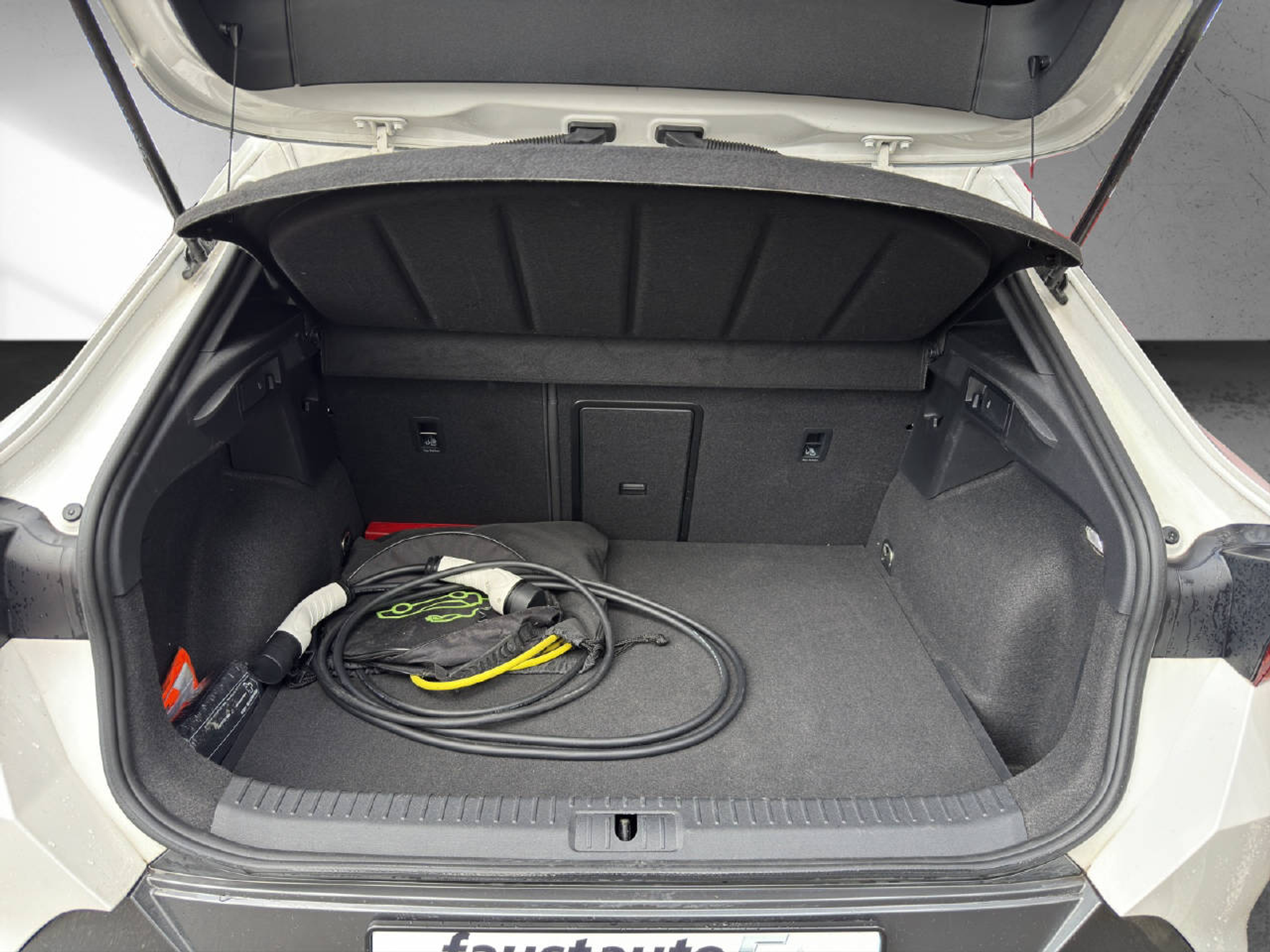 listing desktop thumbnail image 14