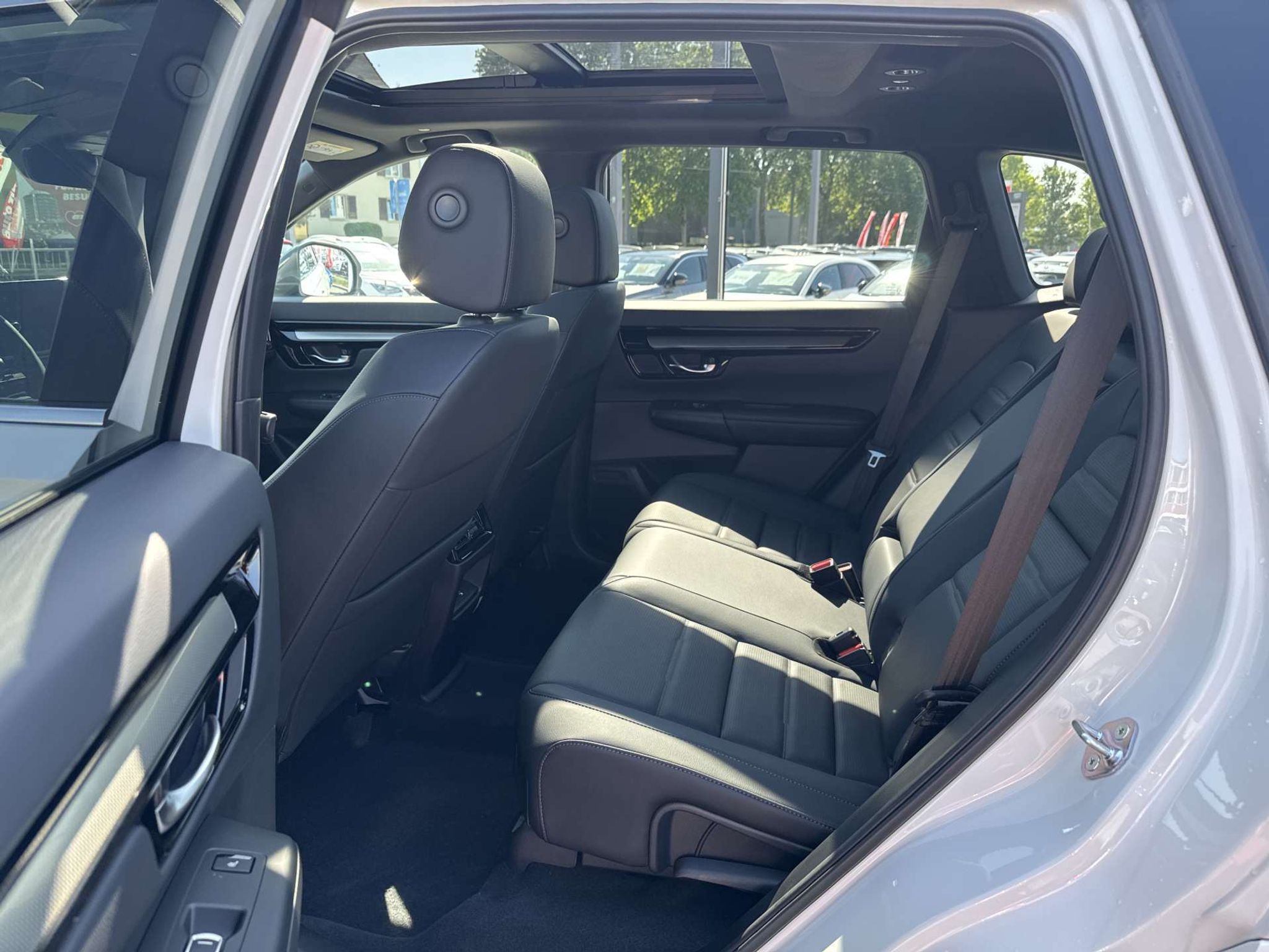 listing desktop thumbnail image 6