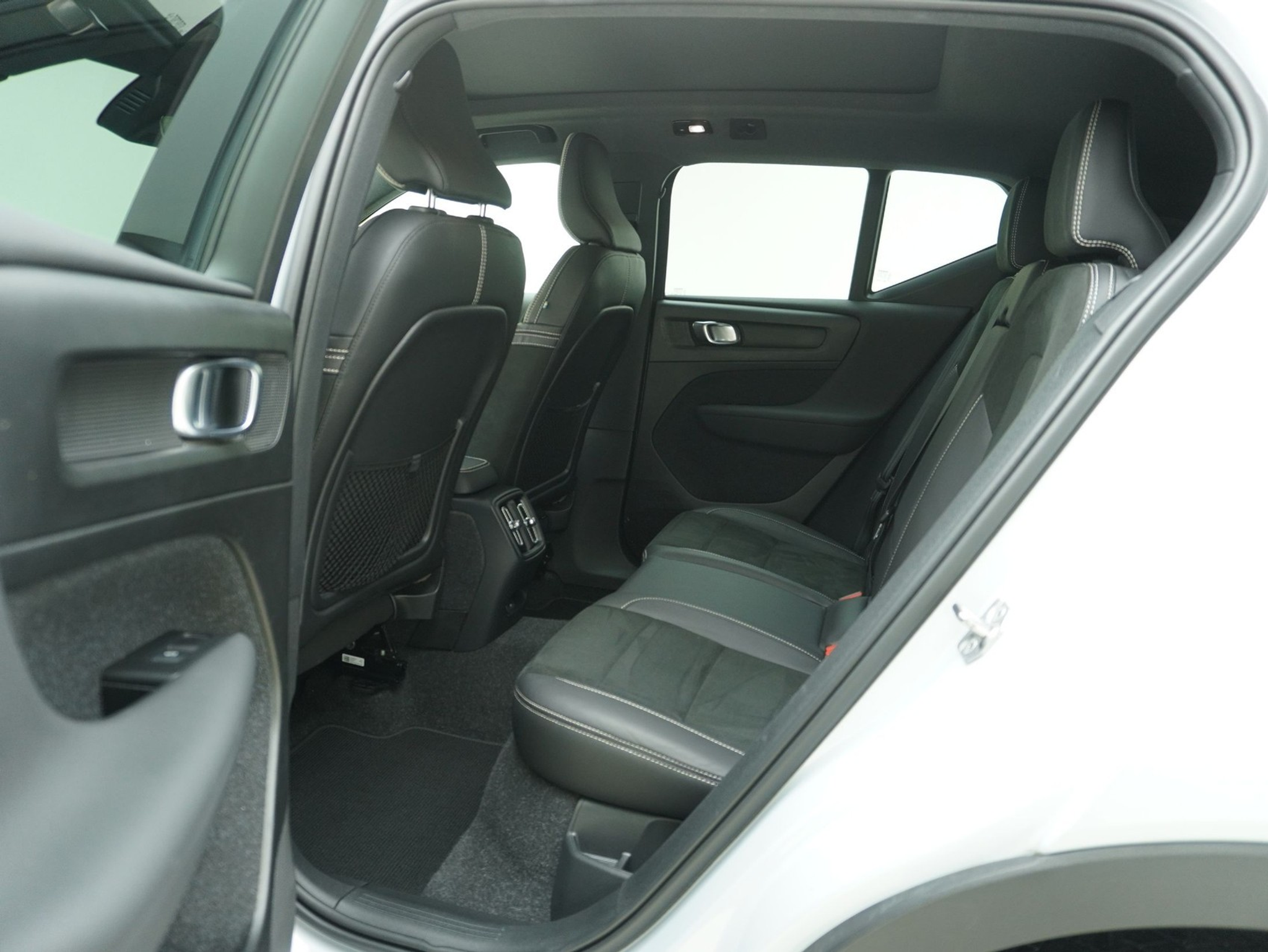 listing desktop thumbnail image 11