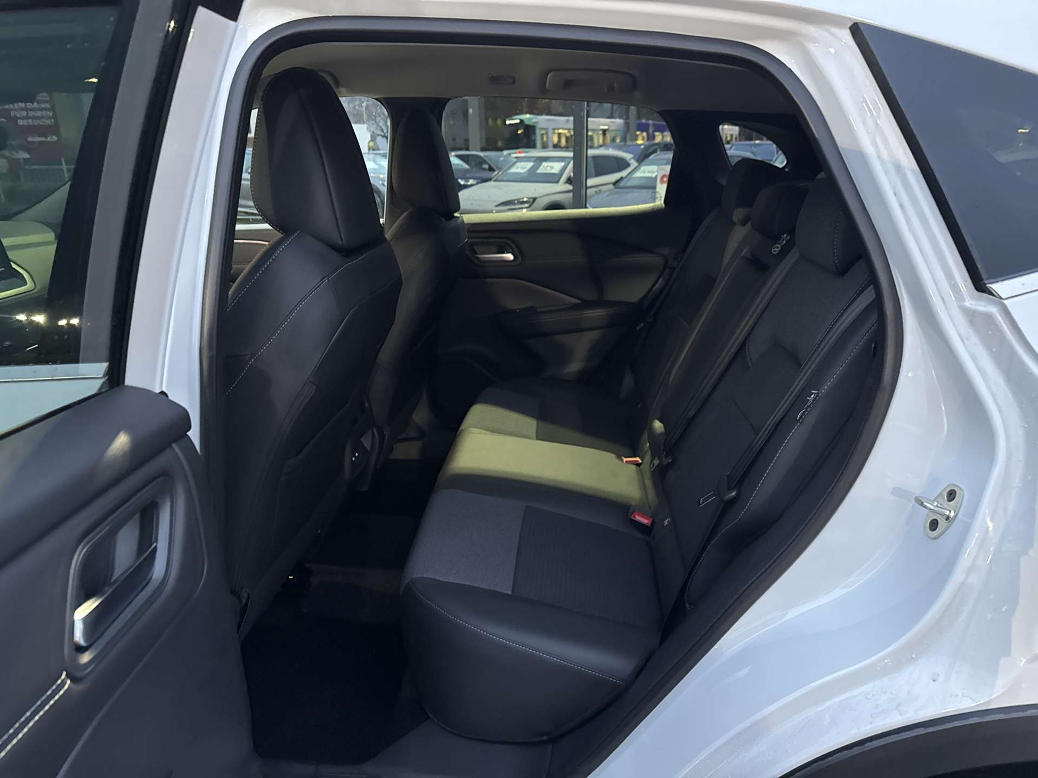 listing desktop thumbnail image 6