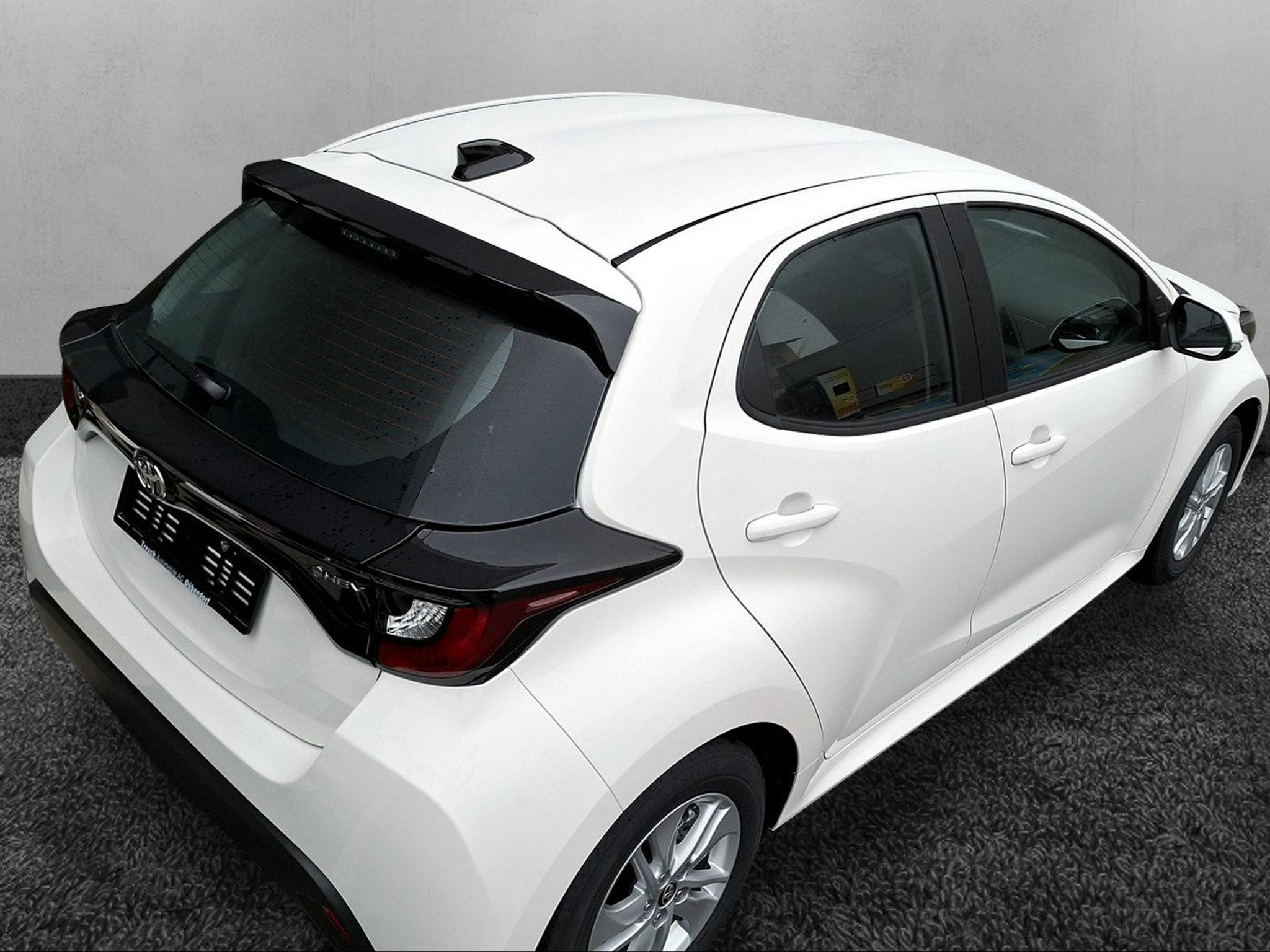 listing desktop thumbnail image 3