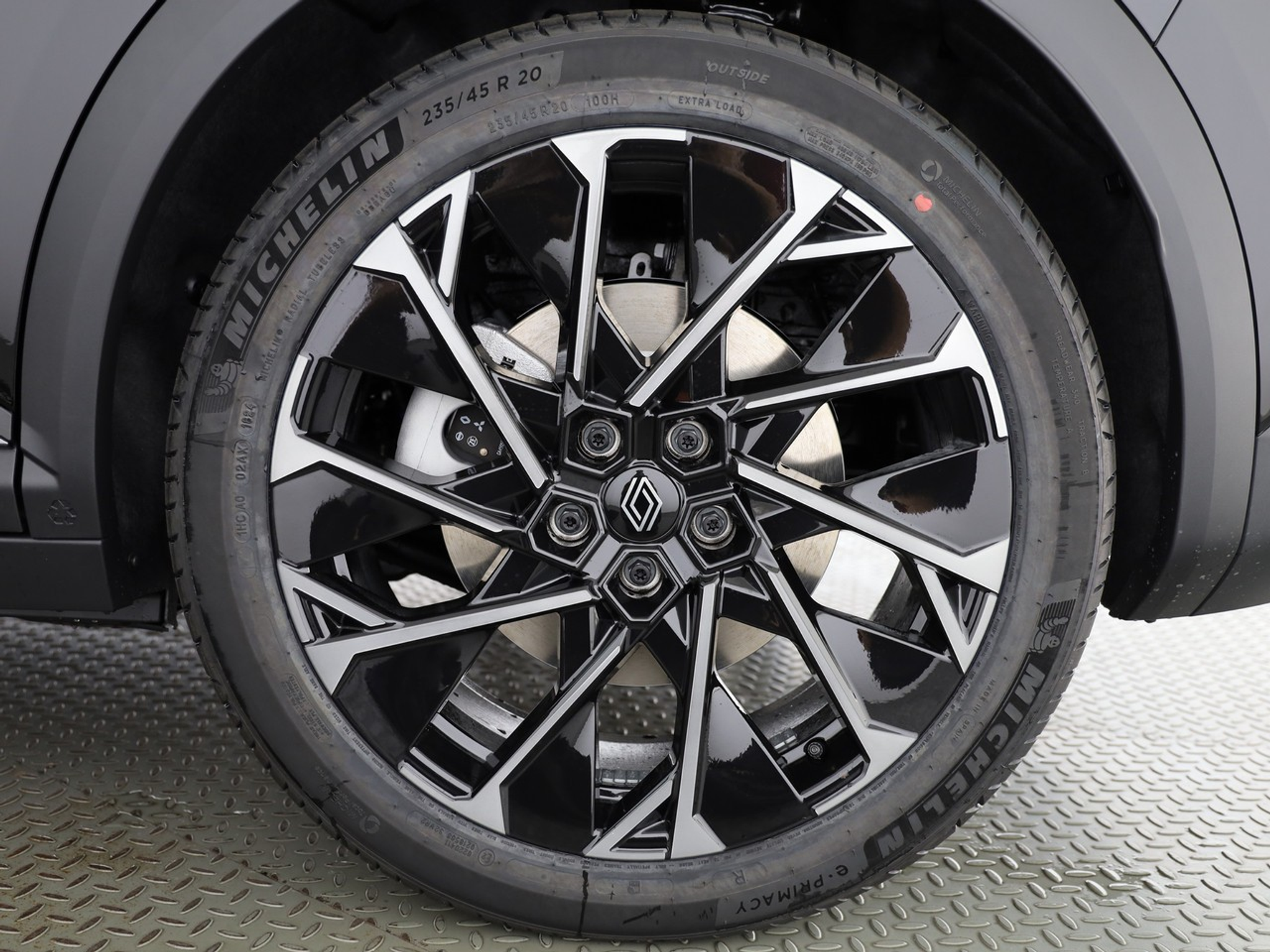 listing desktop thumbnail image 3