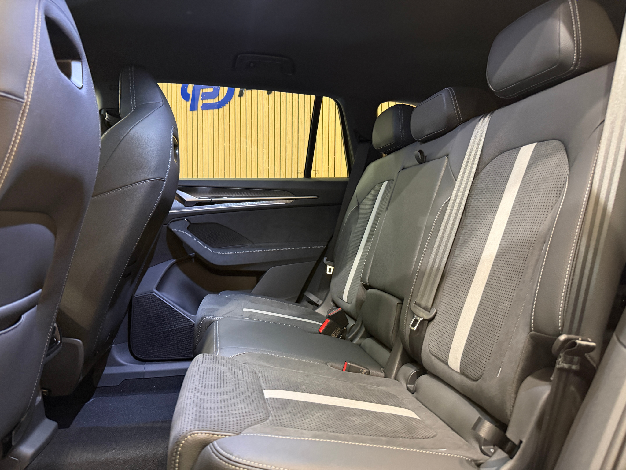 listing desktop thumbnail image 18