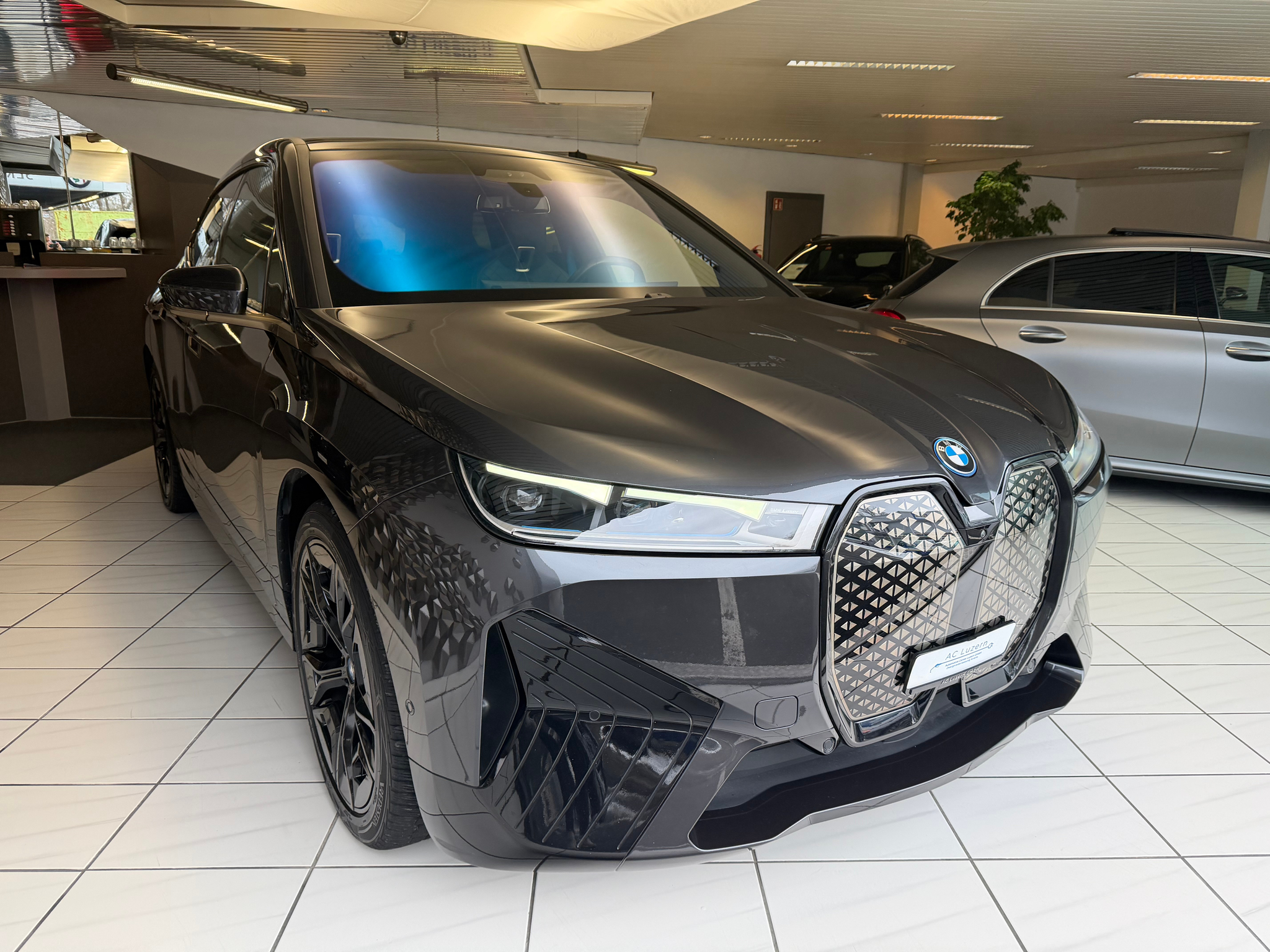 listing desktop thumbnail image 4