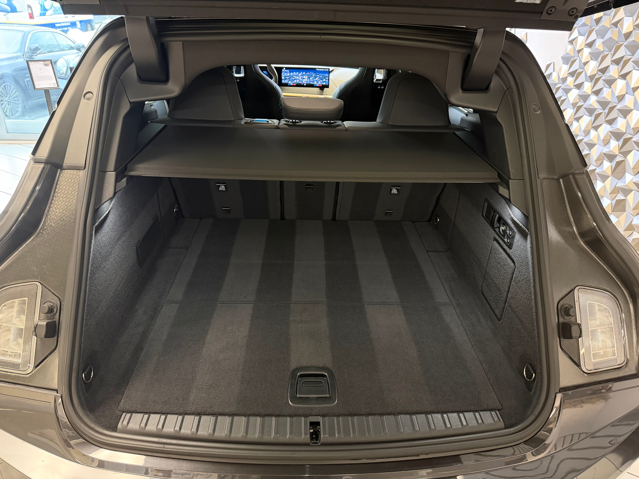 listing desktop thumbnail image 11