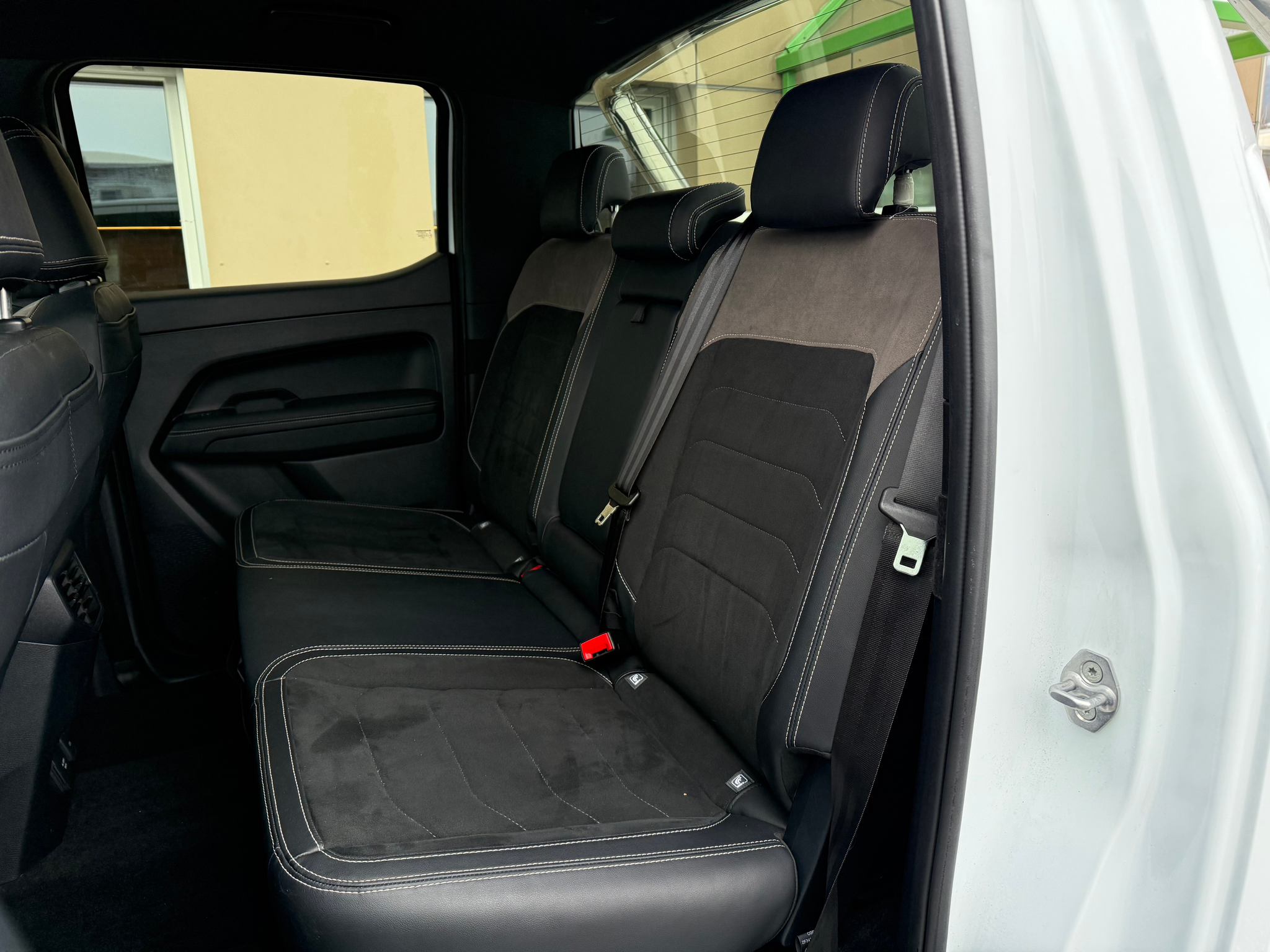 listing desktop thumbnail image 25