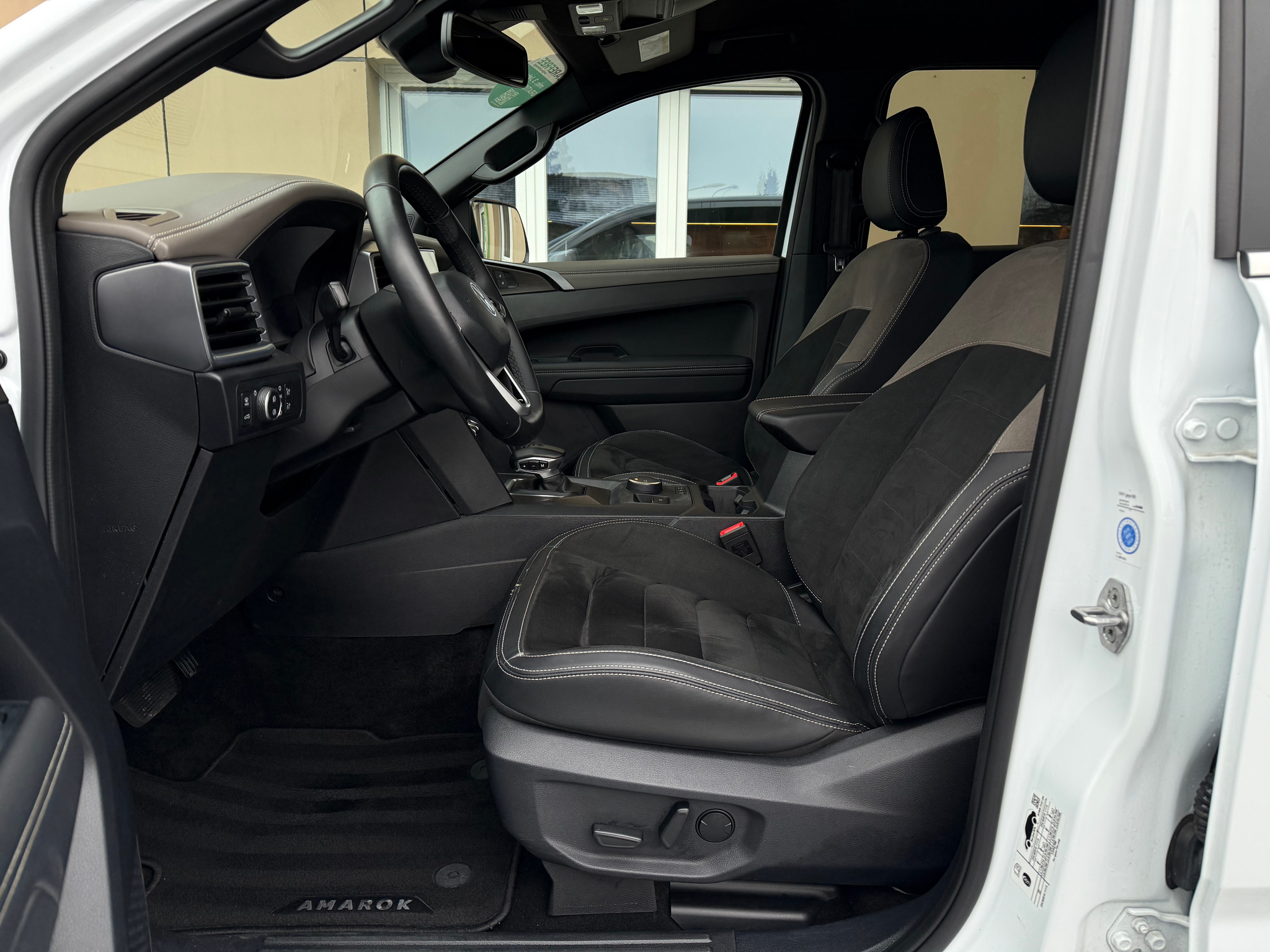 listing desktop thumbnail image 11