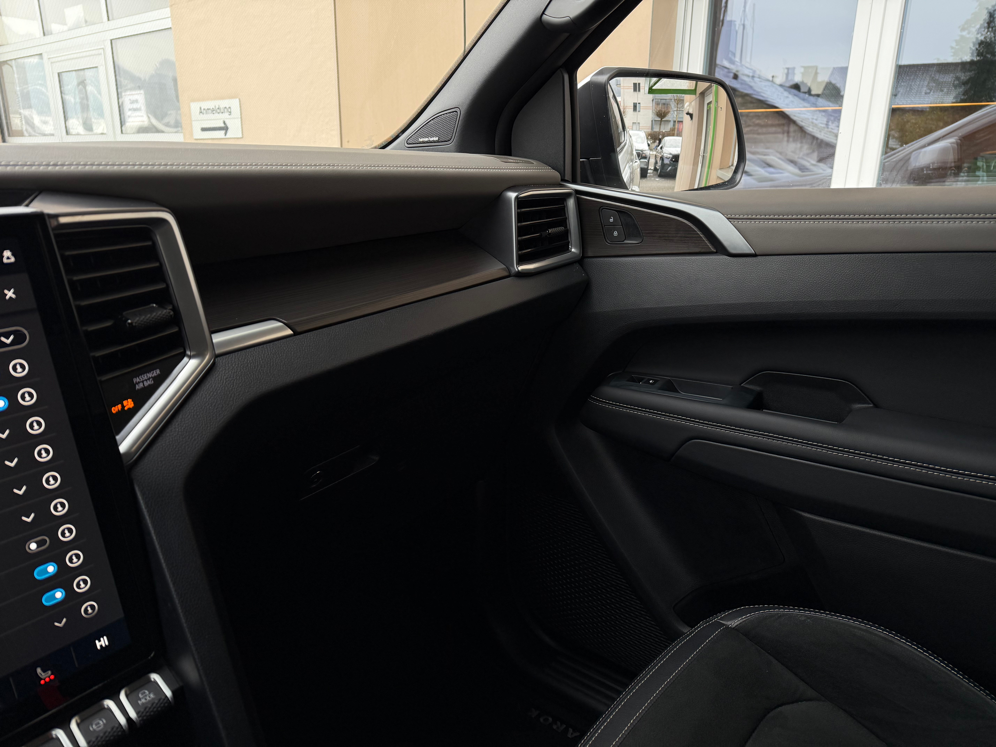 listing desktop thumbnail image 23