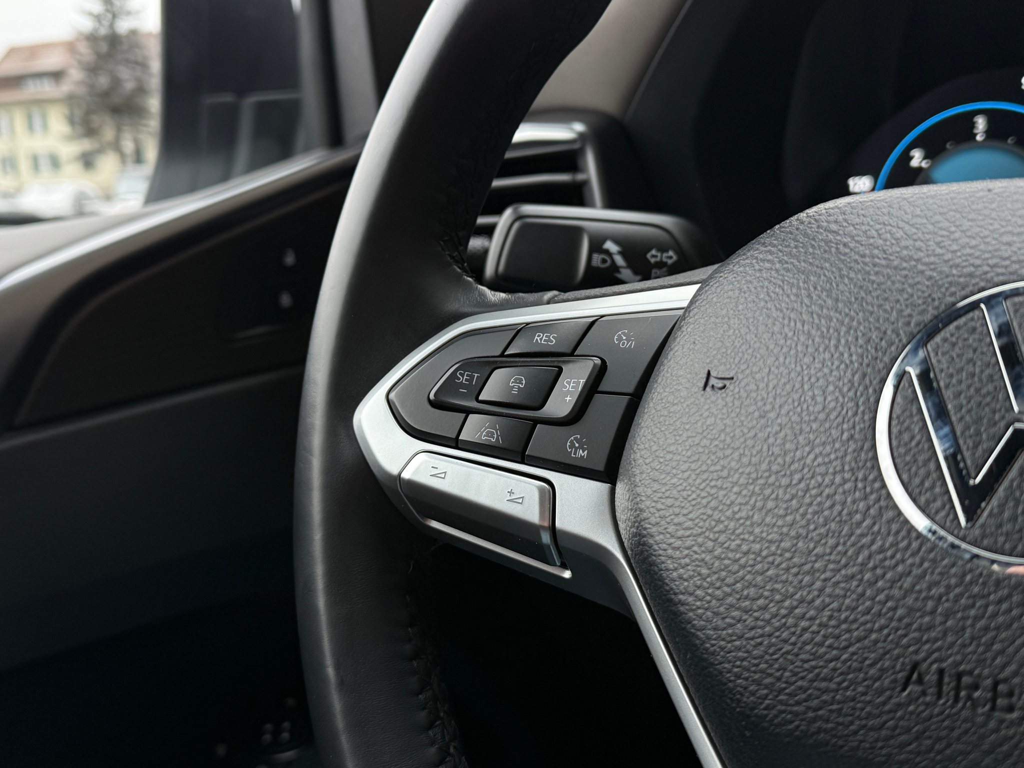 listing desktop thumbnail image 22