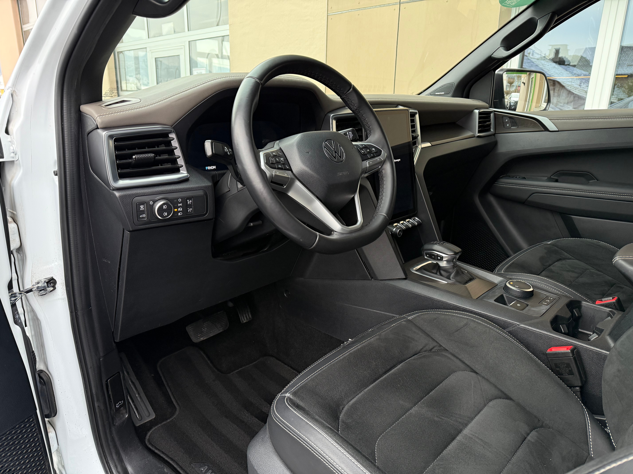 listing desktop thumbnail image 12