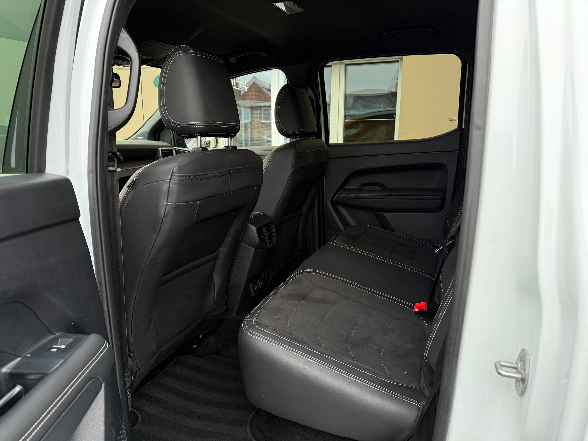 listing desktop thumbnail image 24