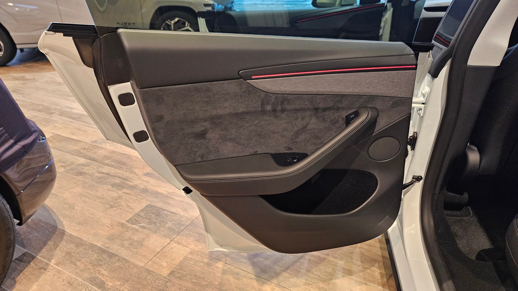 listing desktop thumbnail image 22