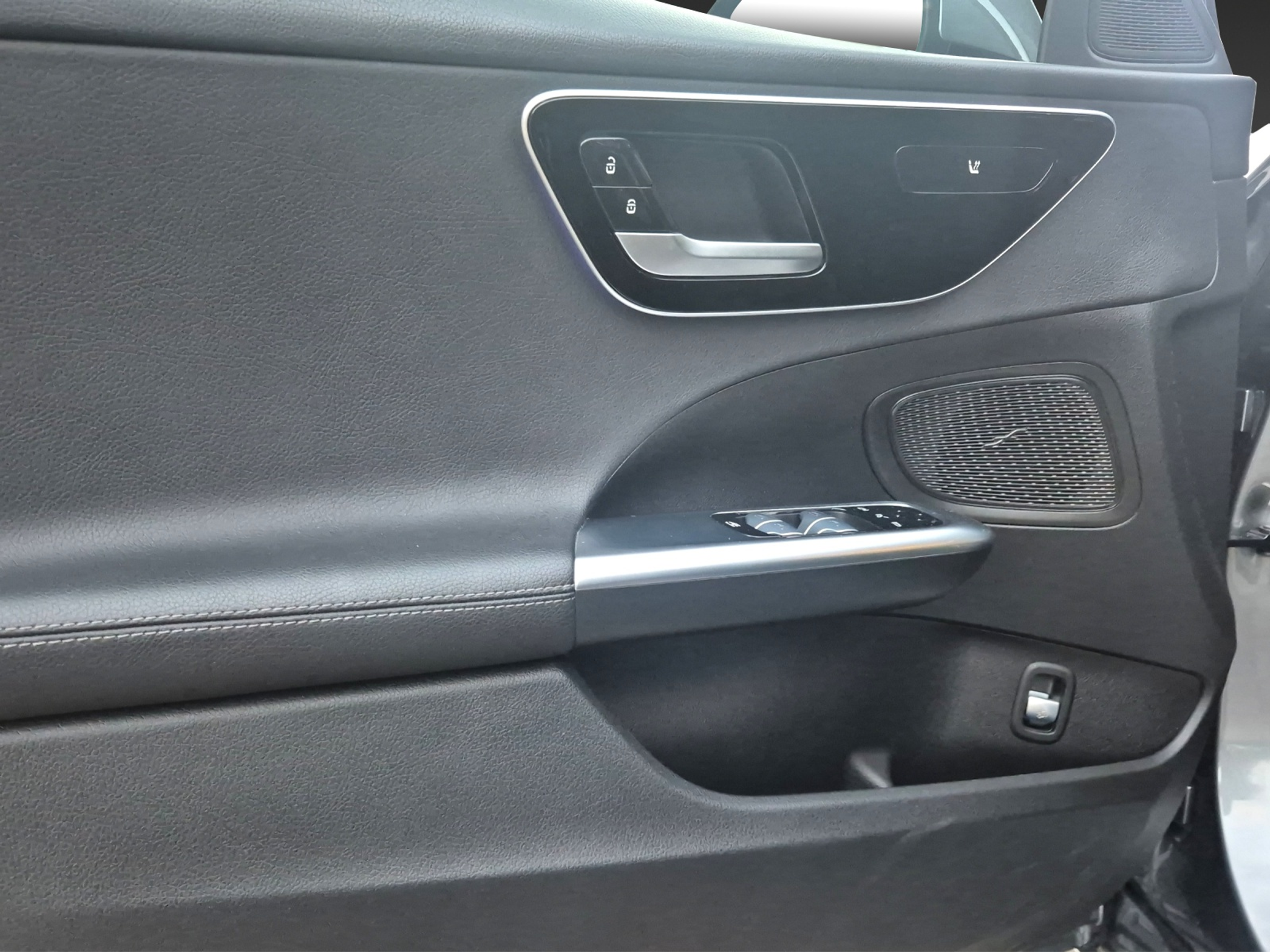 listing desktop thumbnail image 18