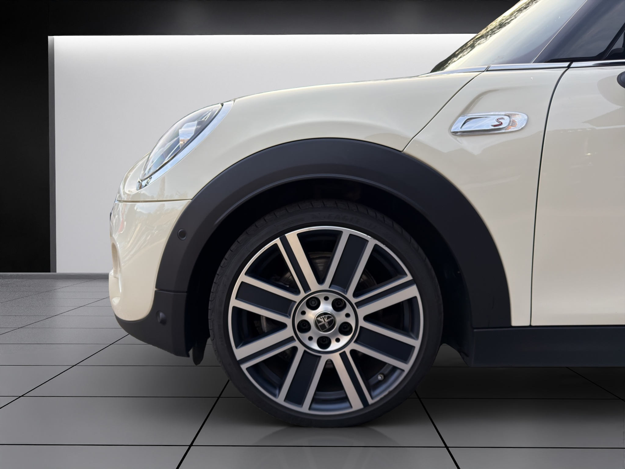 listing desktop thumbnail image 5