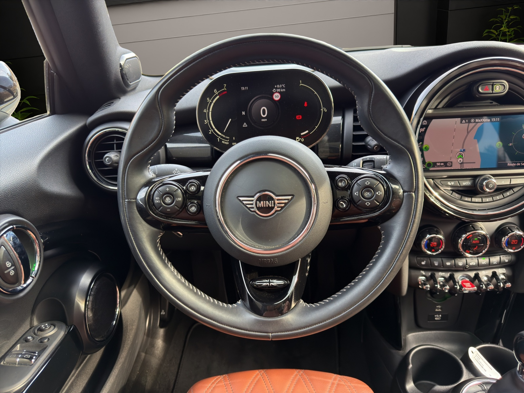 listing desktop thumbnail image 9