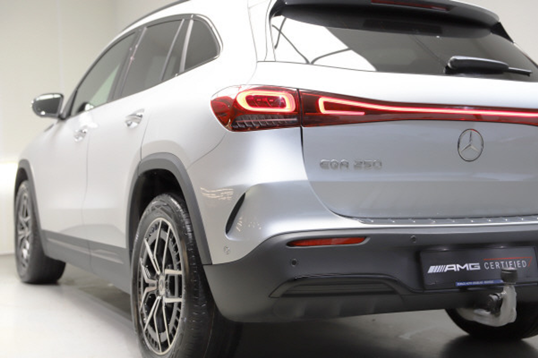 listing desktop thumbnail image 3