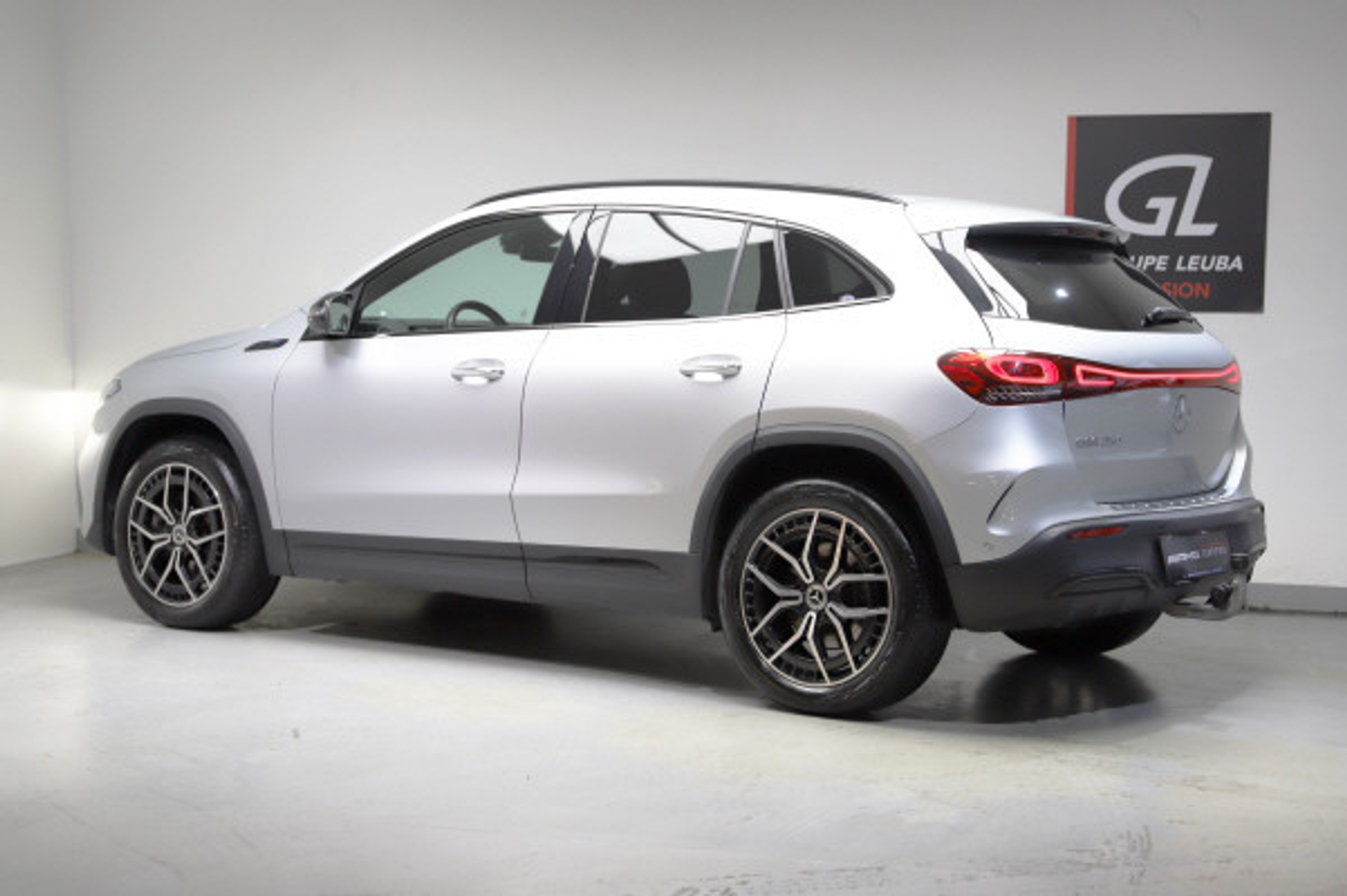 listing desktop thumbnail image 2