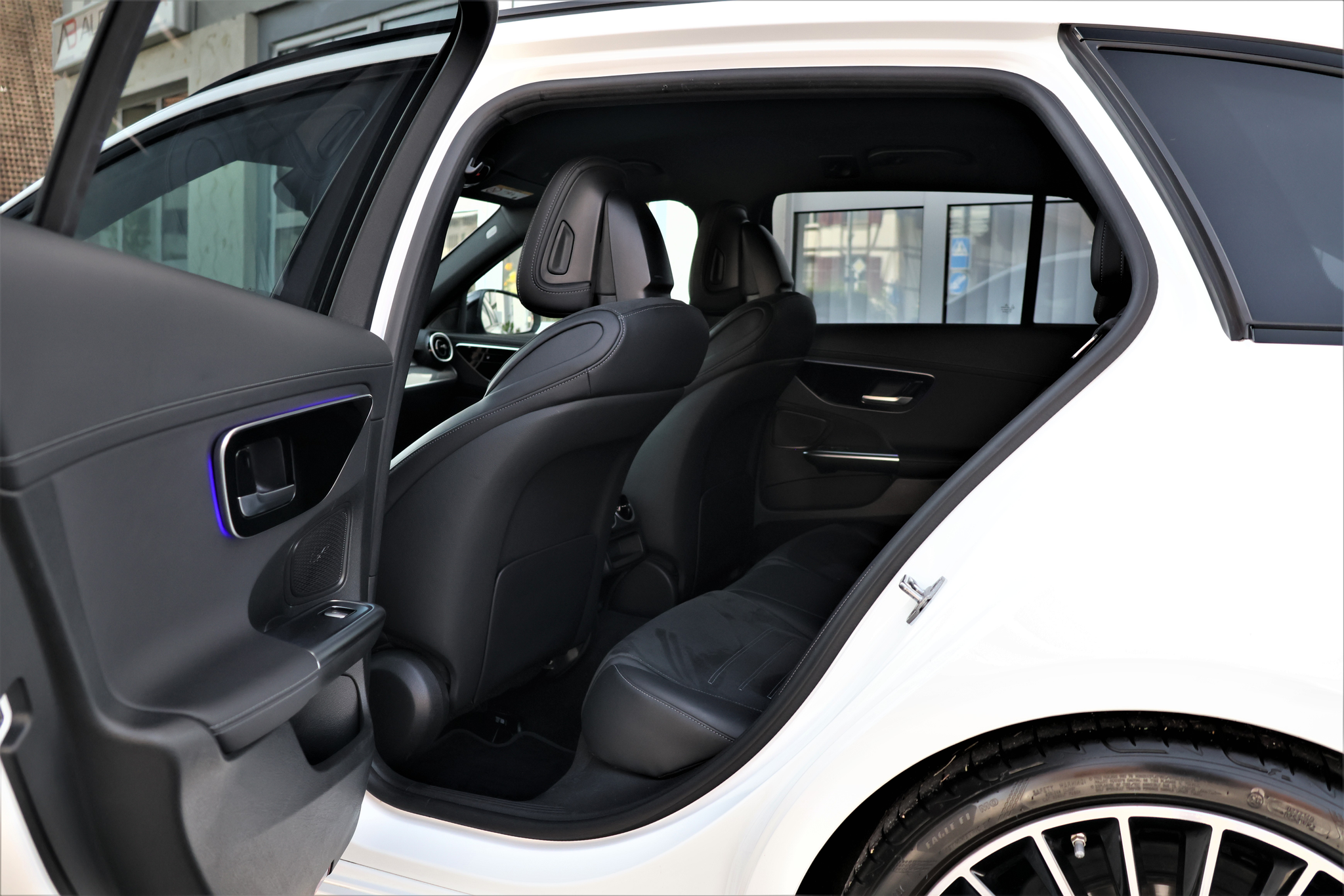 listing desktop thumbnail image 10