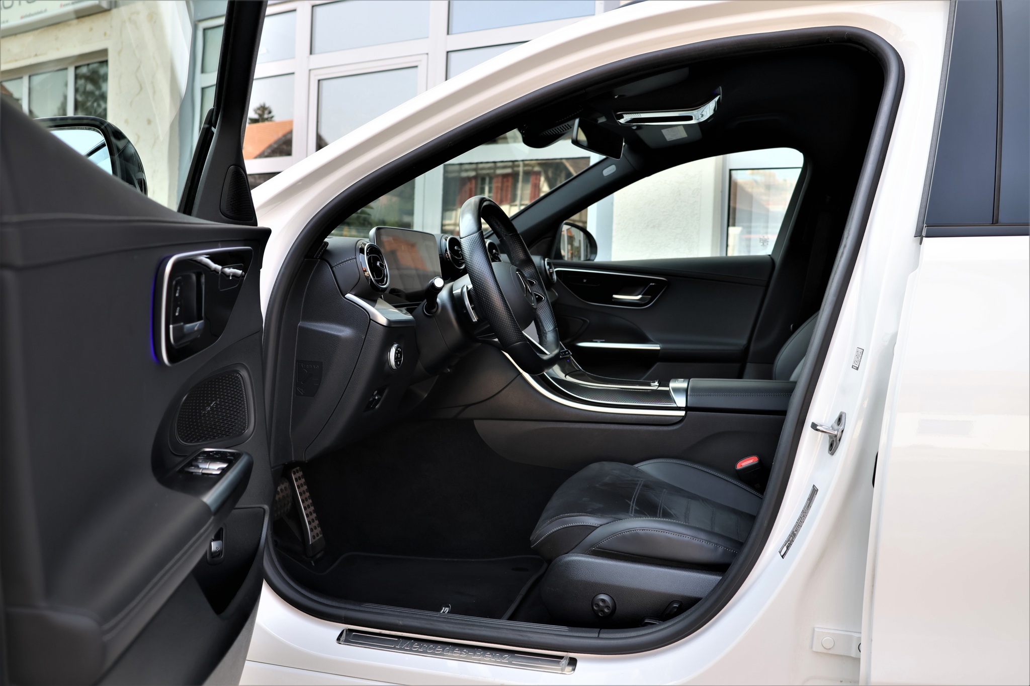 listing desktop thumbnail image 7