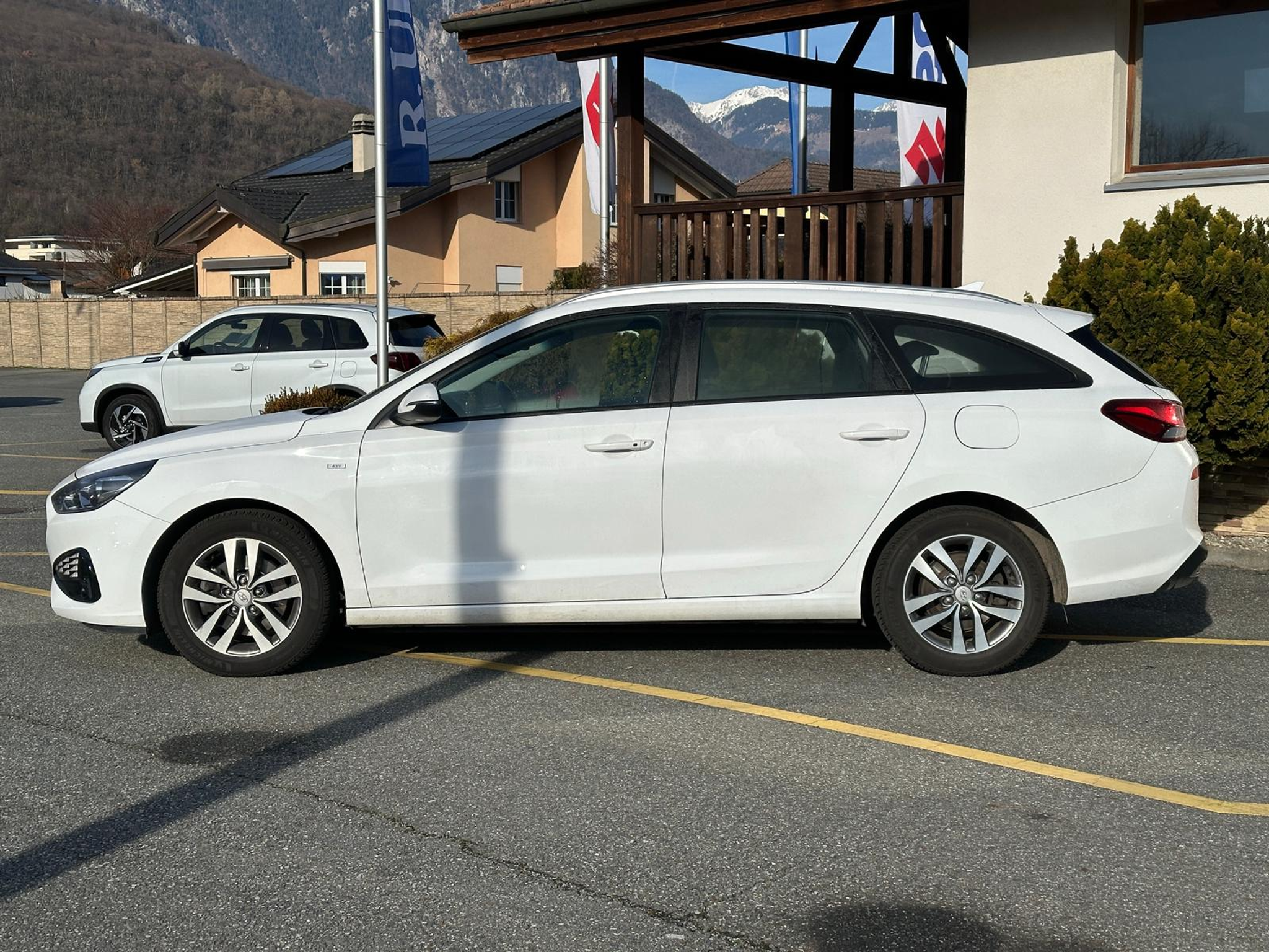 listing desktop thumbnail image 1