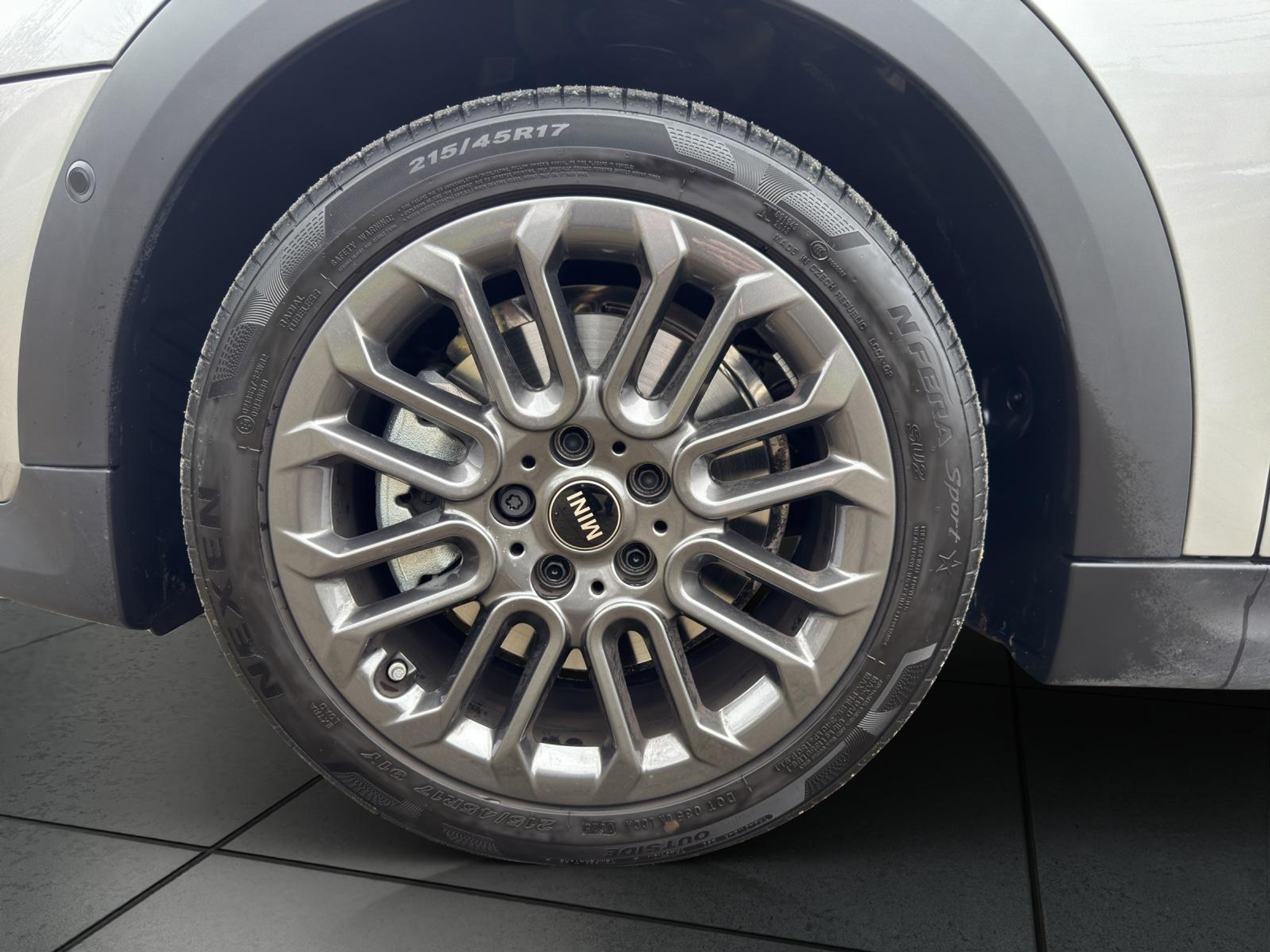 listing desktop thumbnail image 8