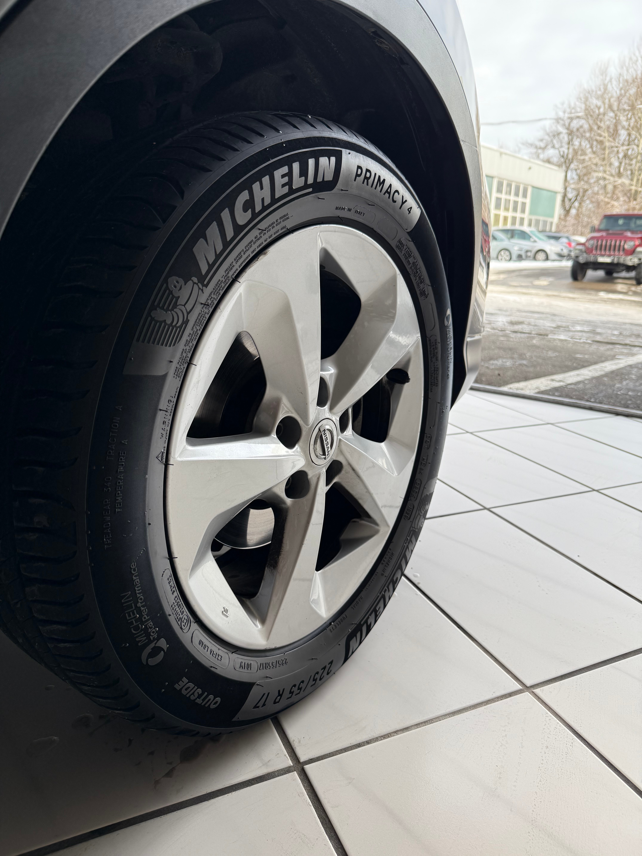 listing desktop thumbnail image 18