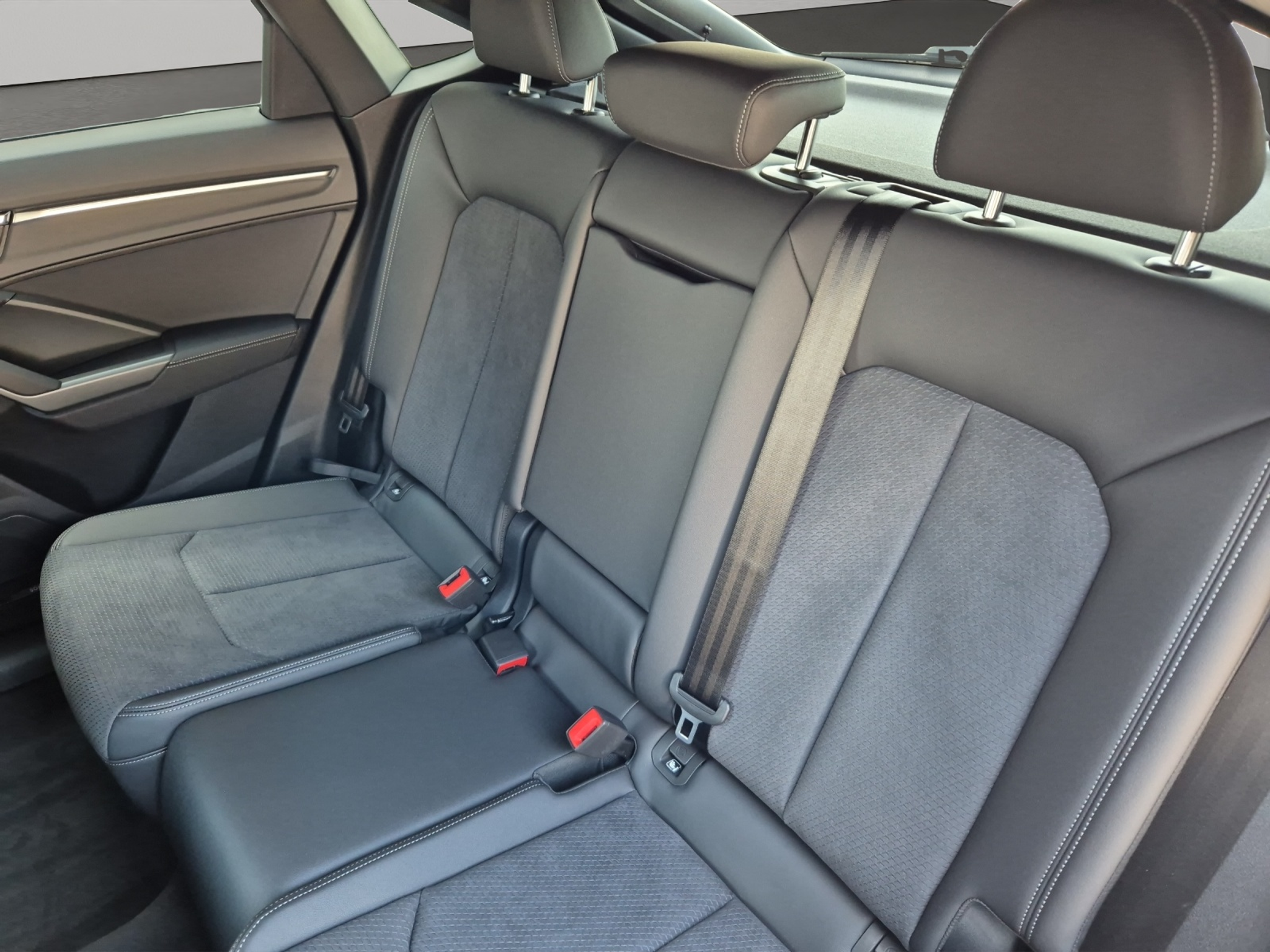 listing desktop thumbnail image 8