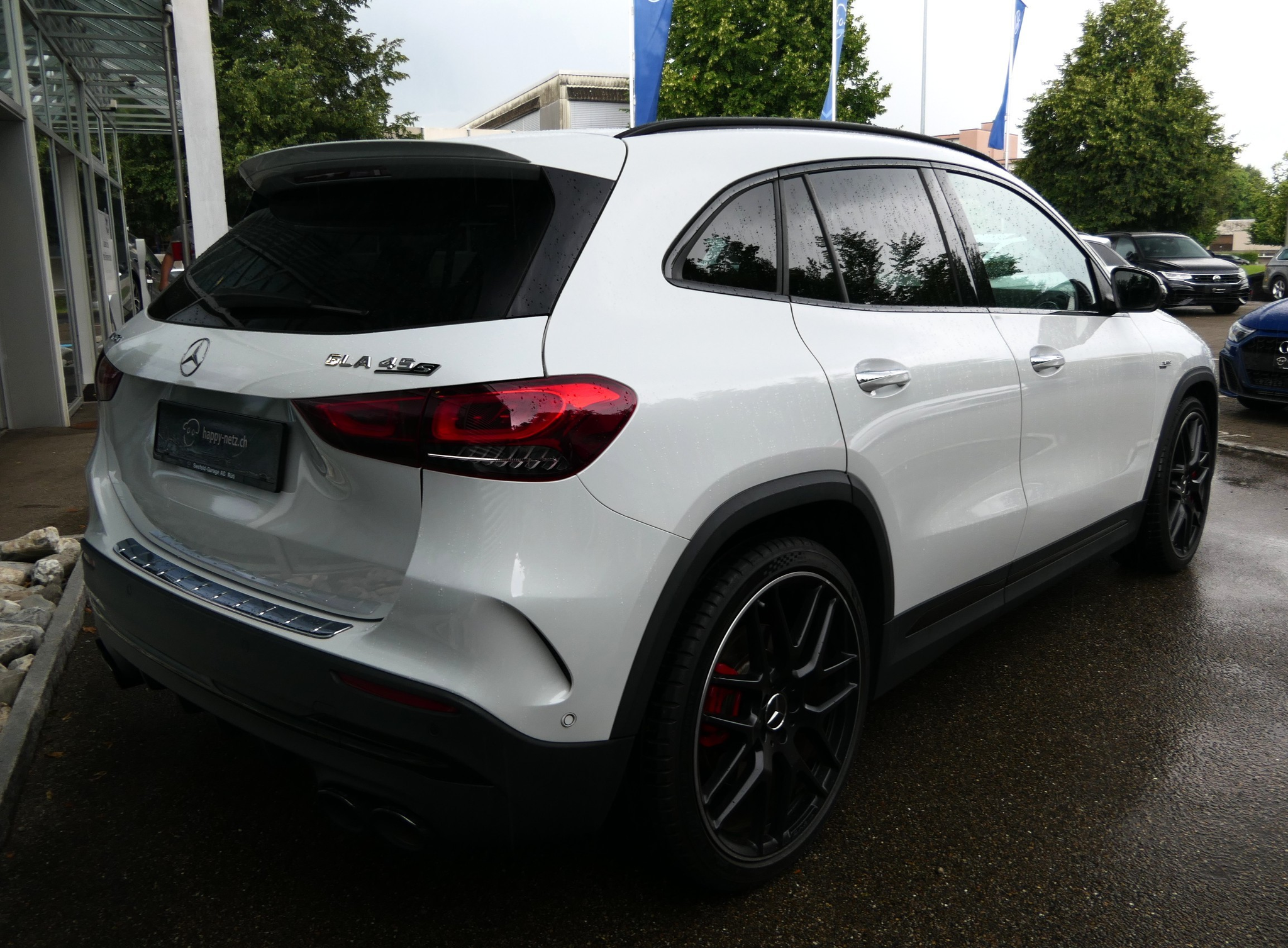 listing desktop thumbnail image 4