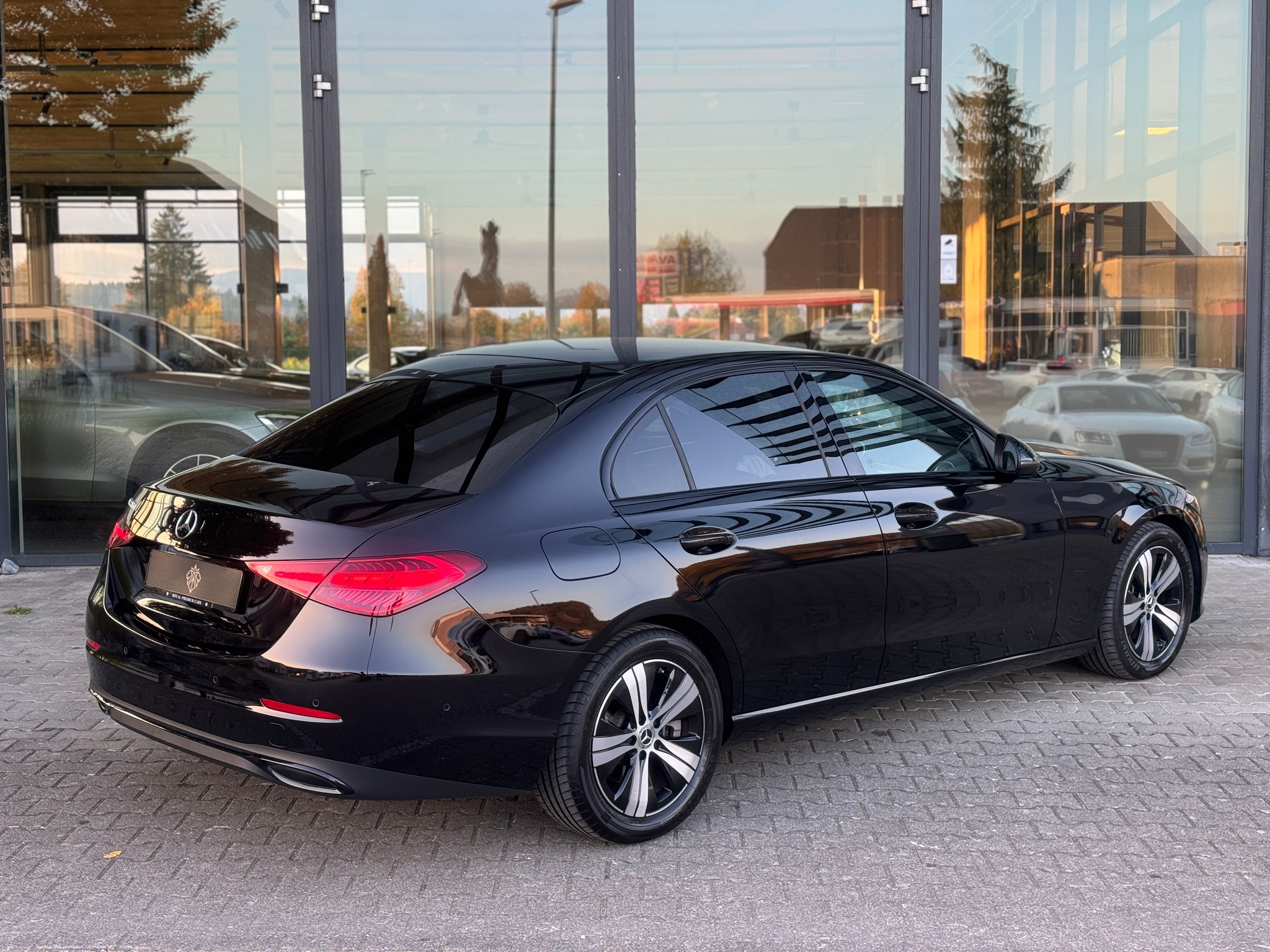 listing desktop thumbnail image 5