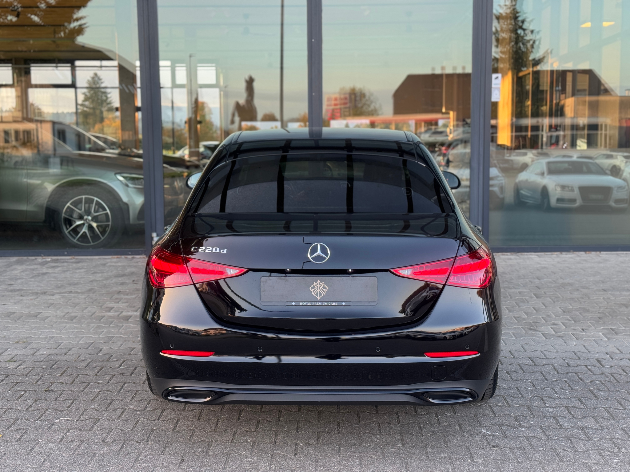 listing desktop thumbnail image 4