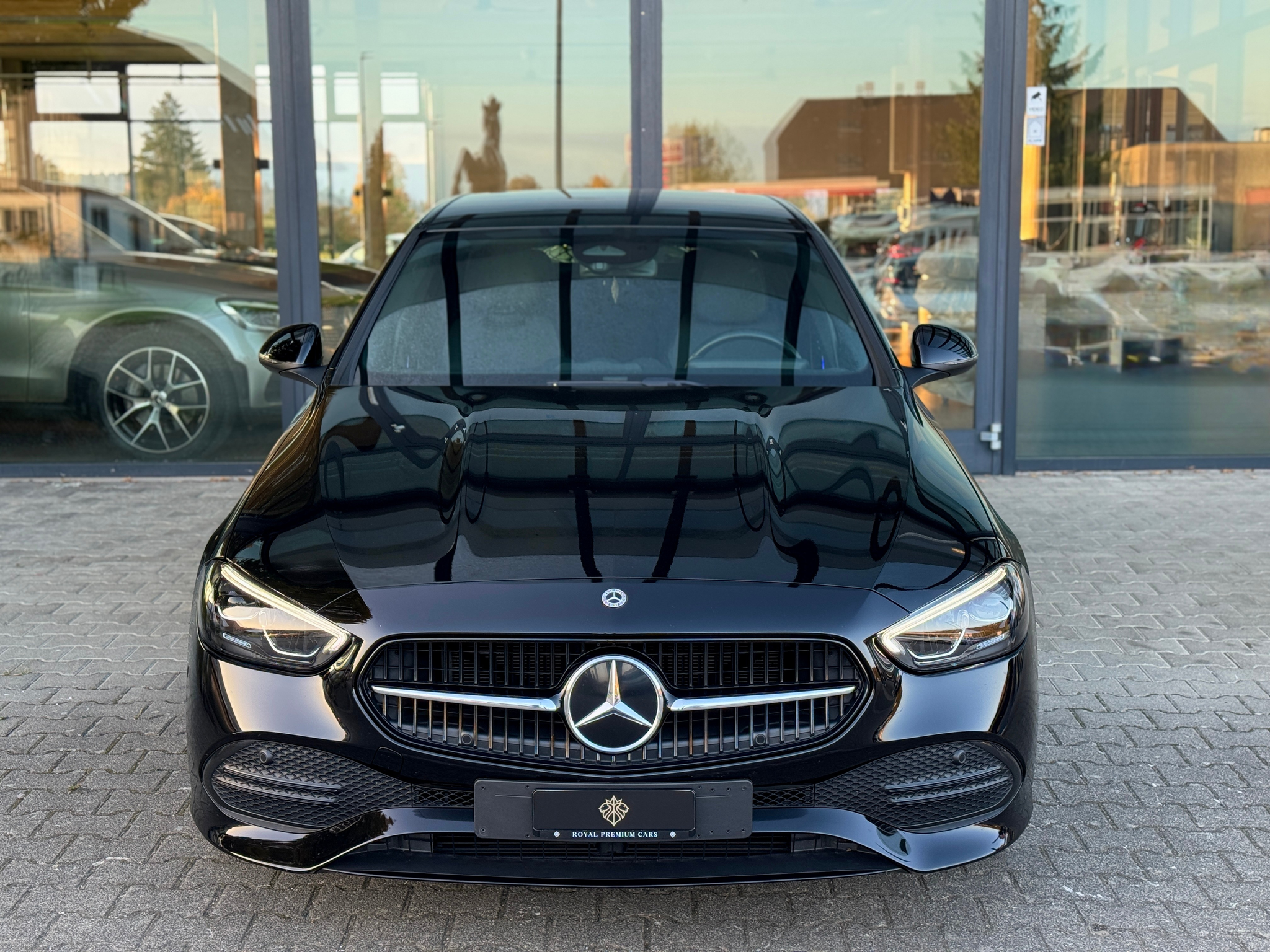 listing desktop thumbnail image 1