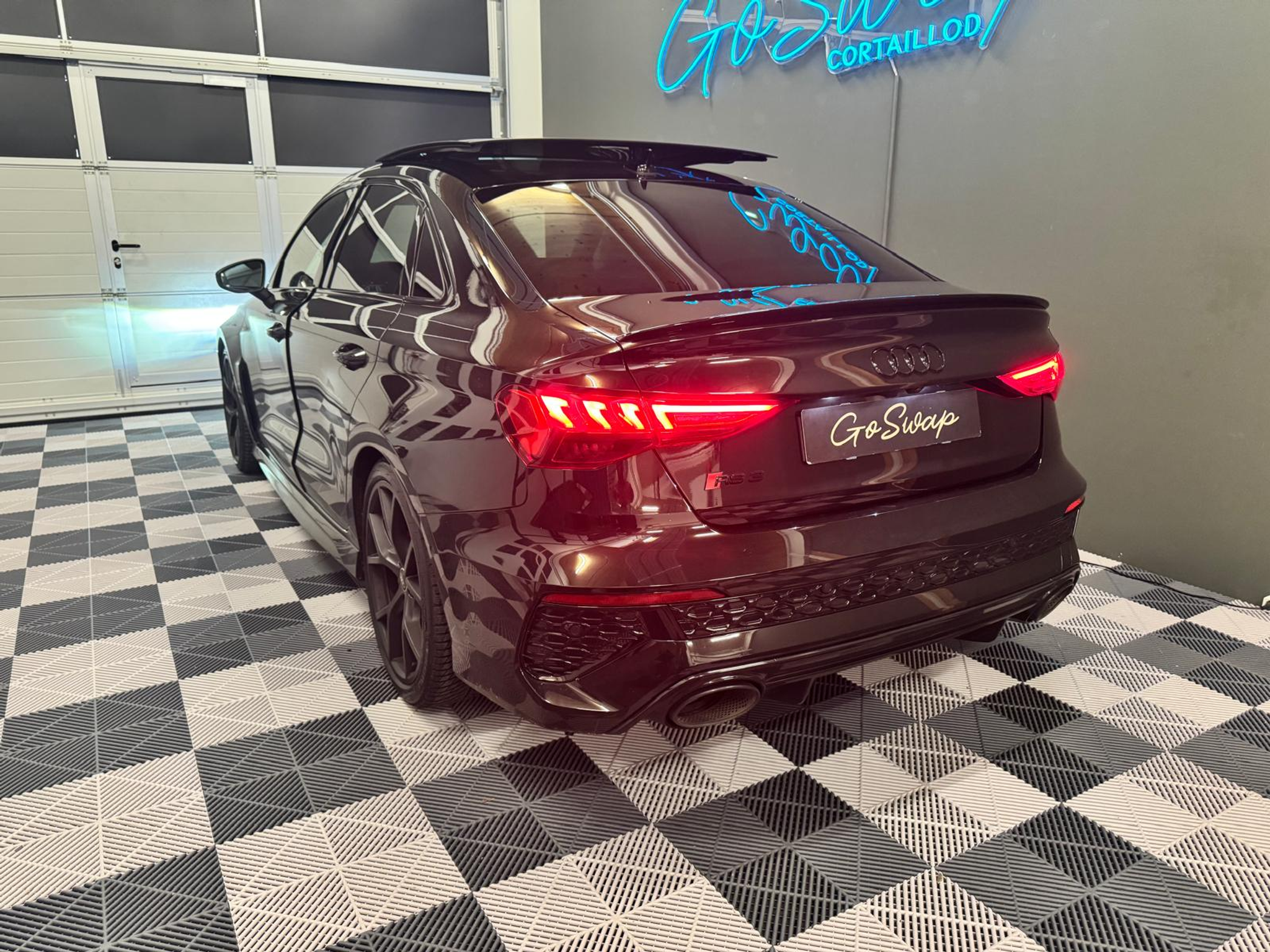 listing desktop thumbnail image 3