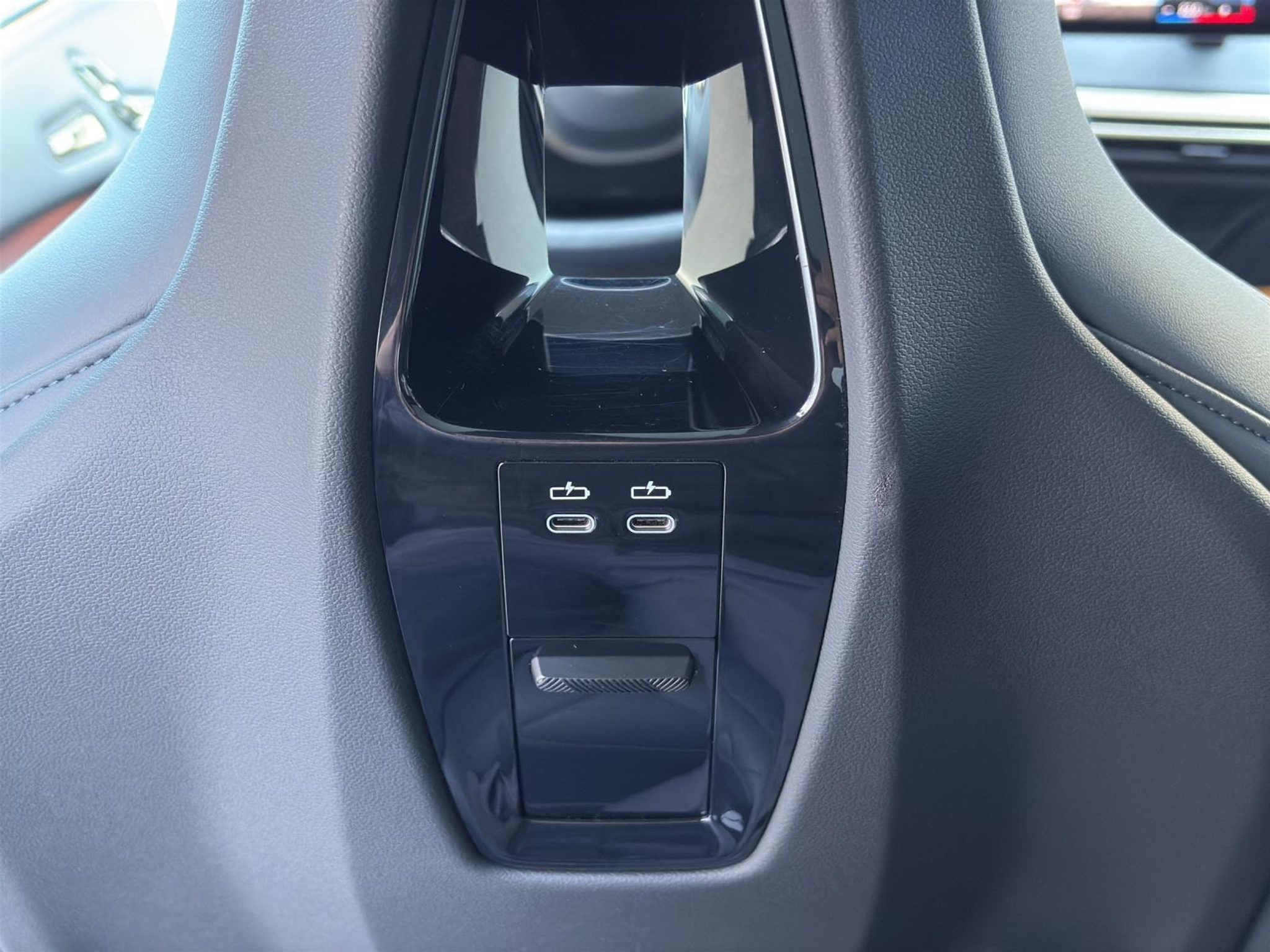 listing desktop thumbnail image 19