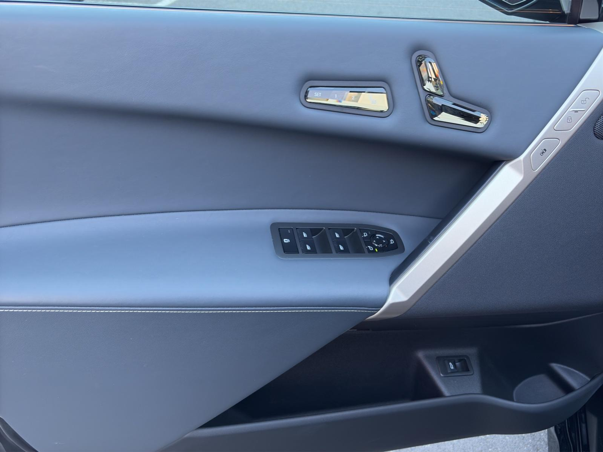 listing desktop thumbnail image 17