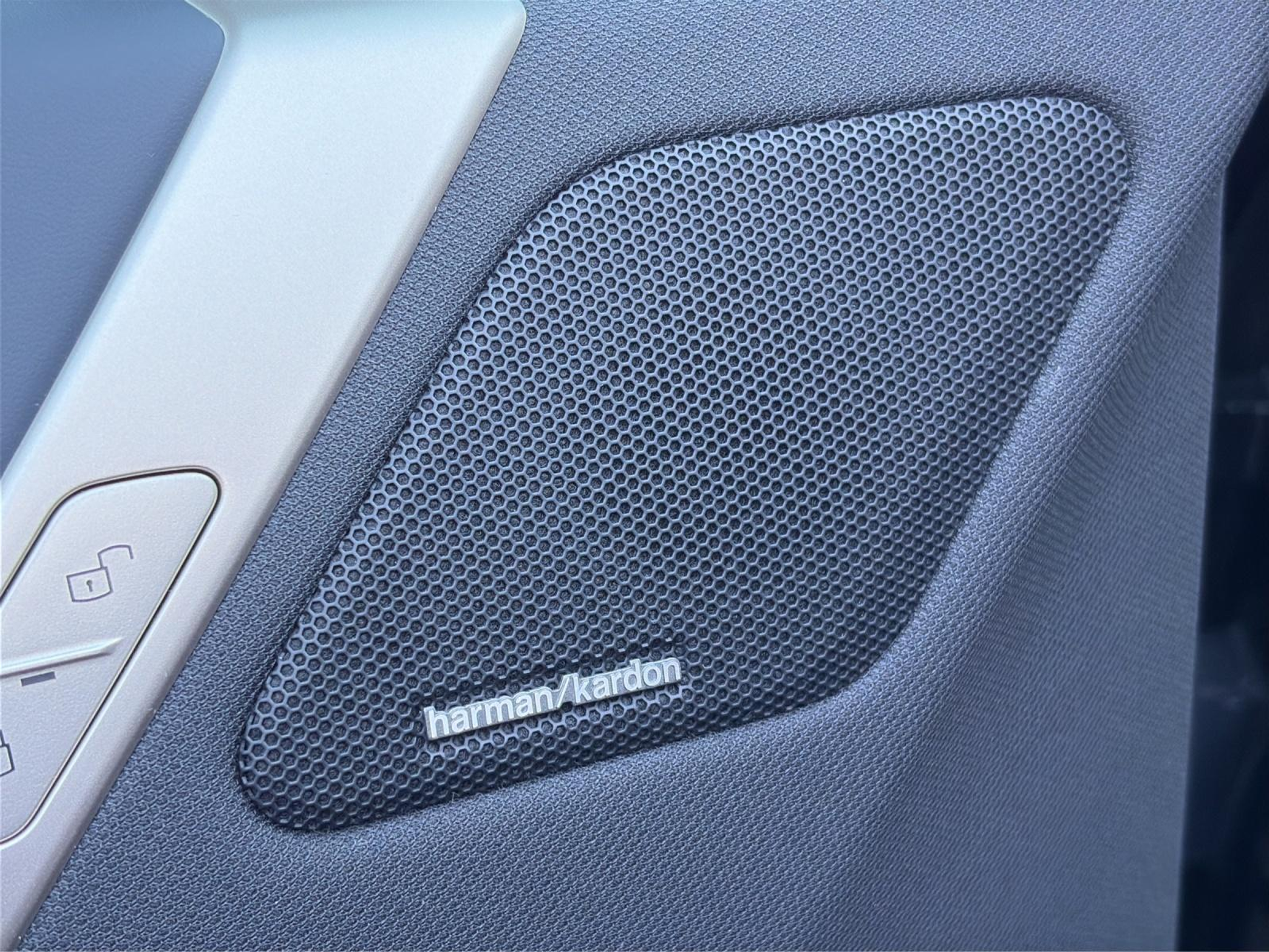 listing desktop thumbnail image 18