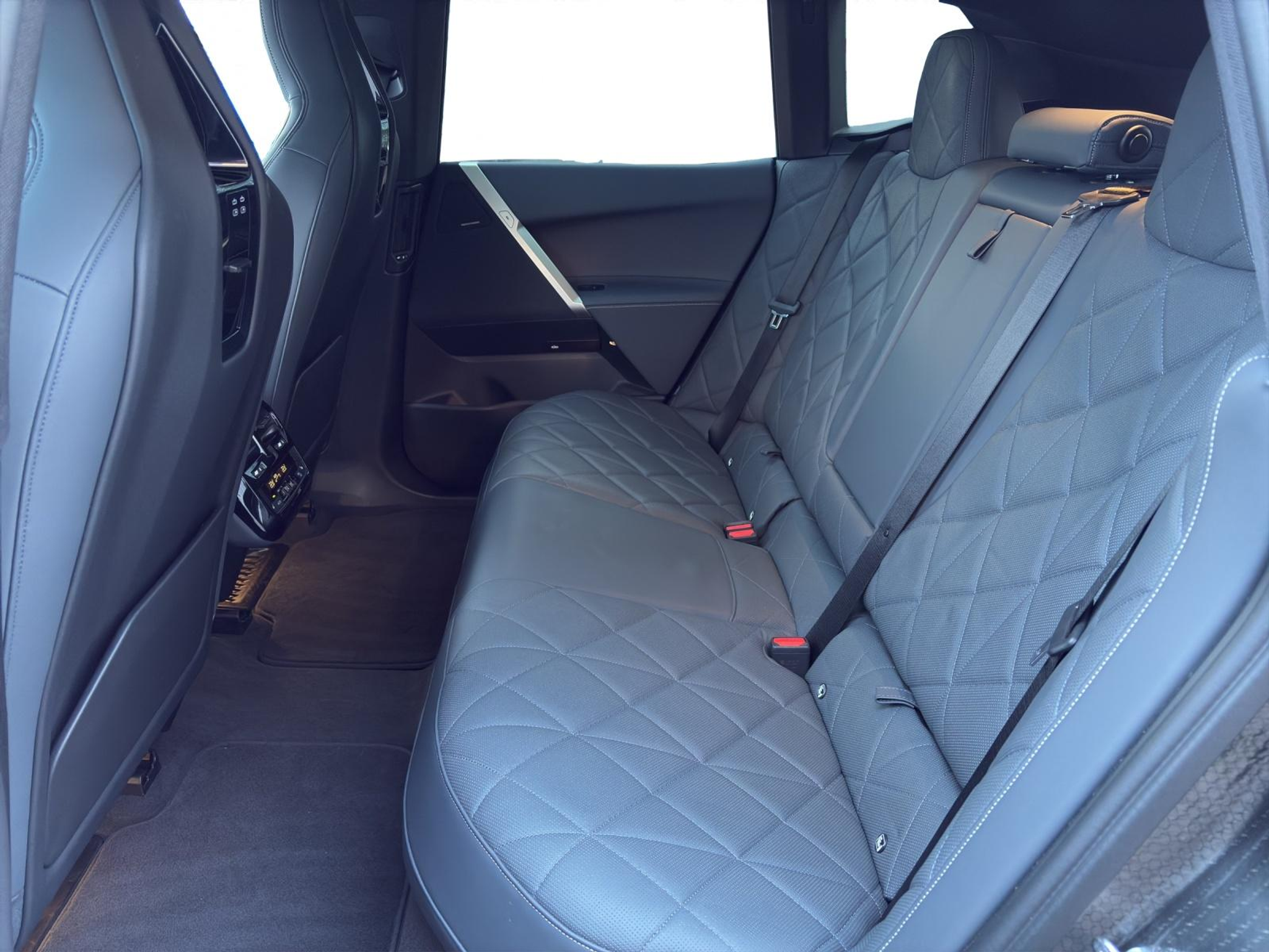 listing desktop thumbnail image 14