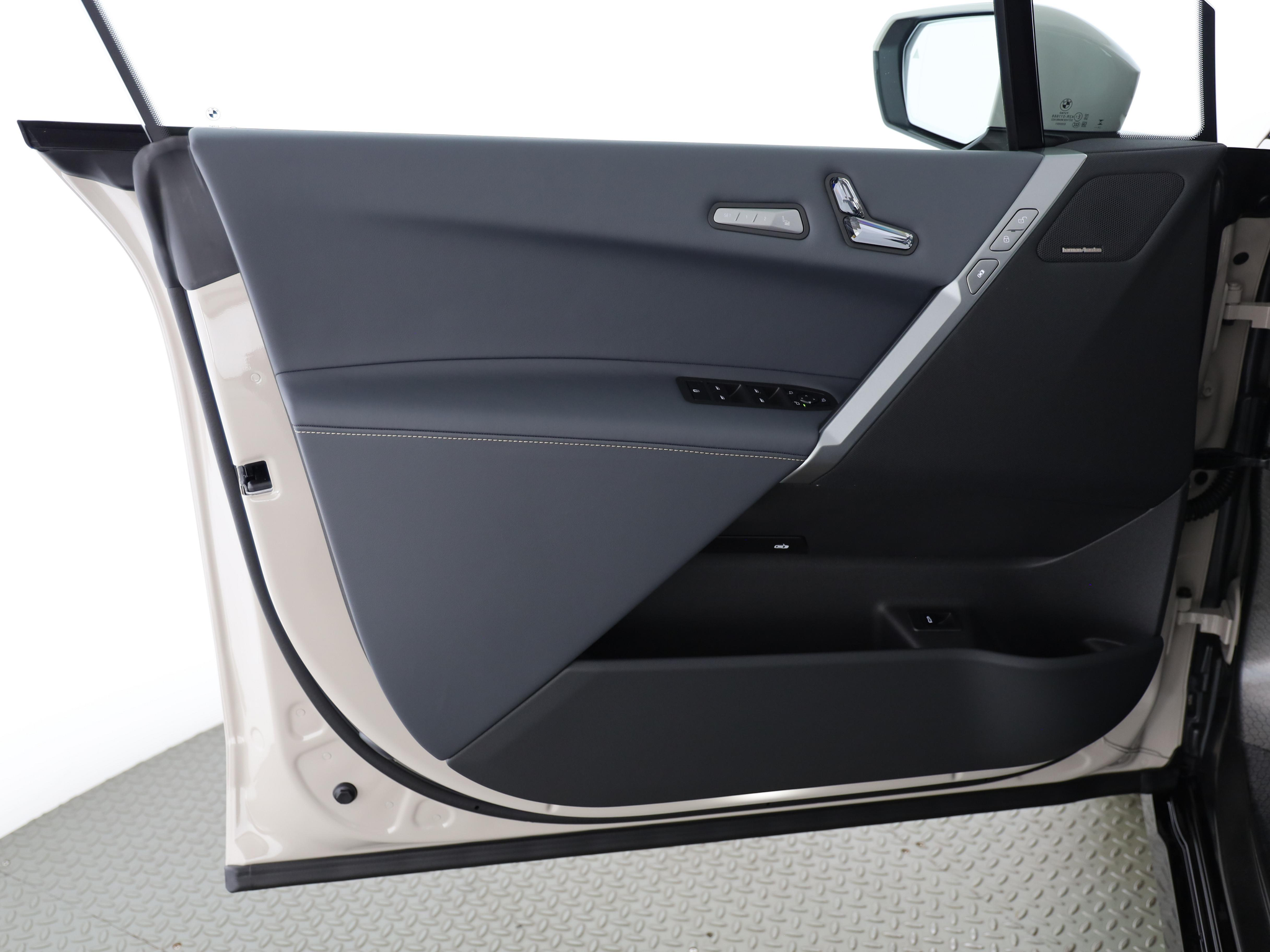 listing desktop thumbnail image 9