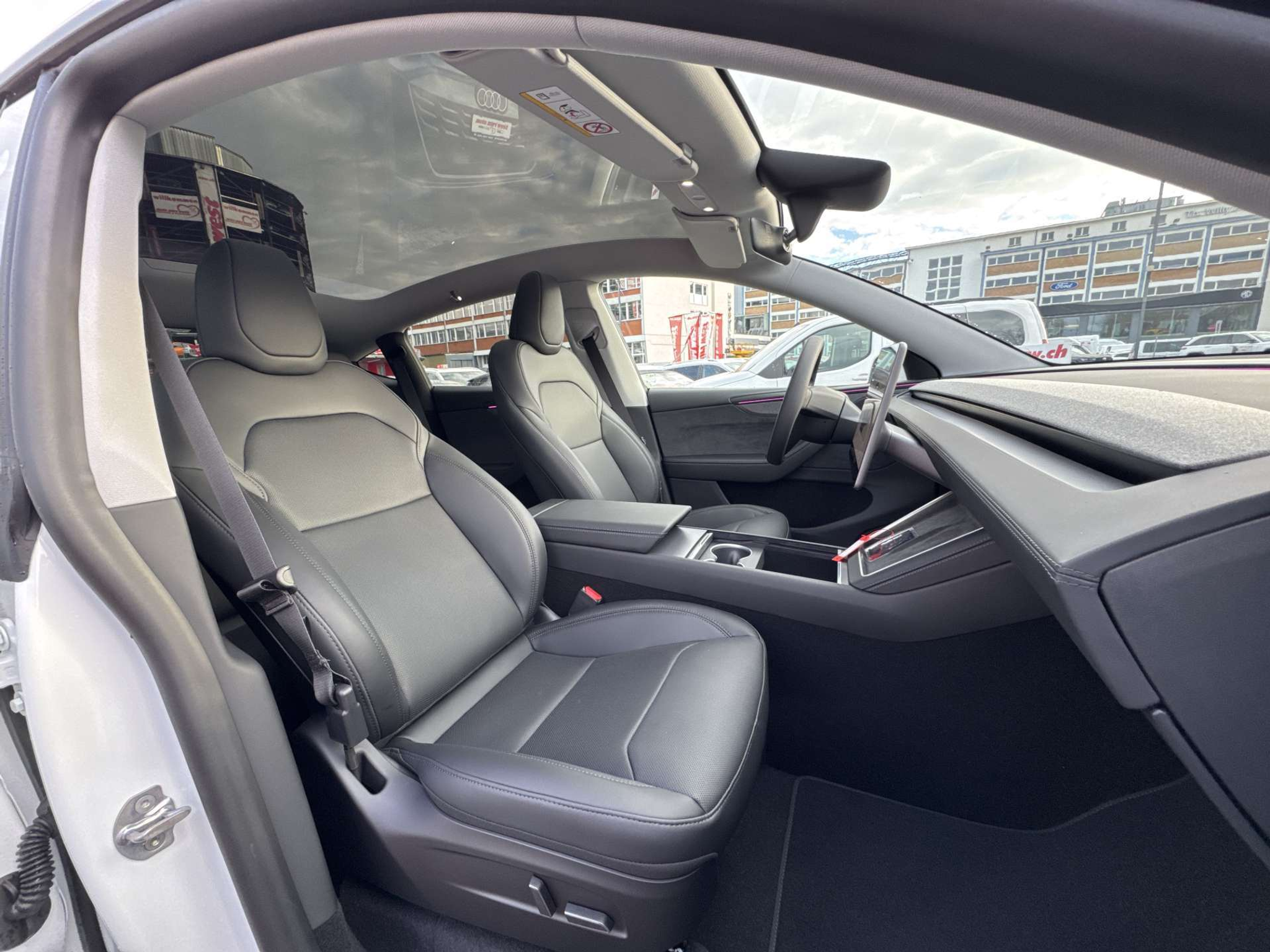 listing desktop thumbnail image 12