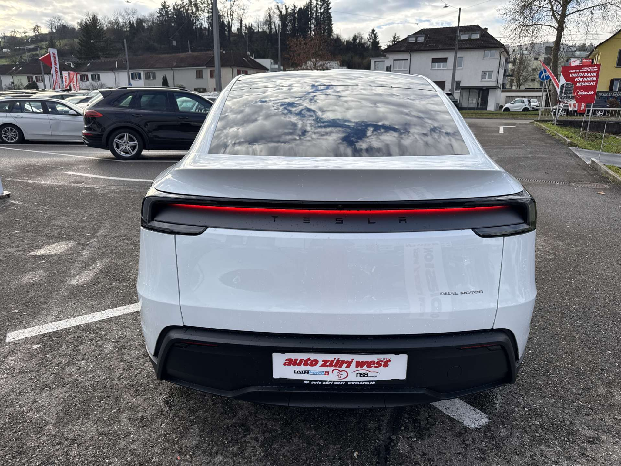 listing desktop thumbnail image 14