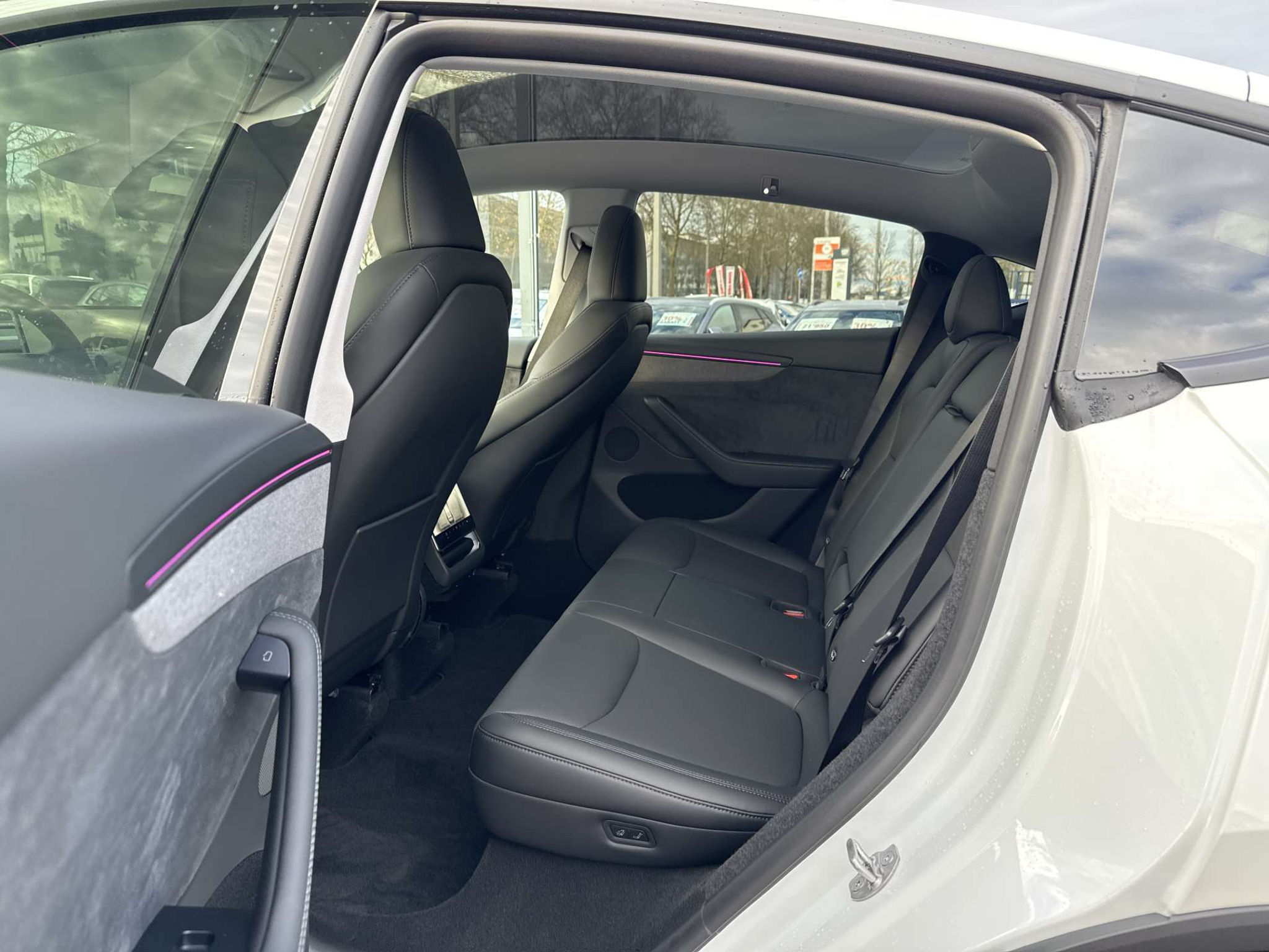 listing desktop thumbnail image 6