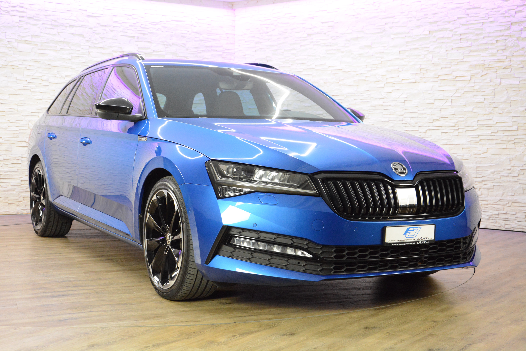 listing desktop thumbnail image 1