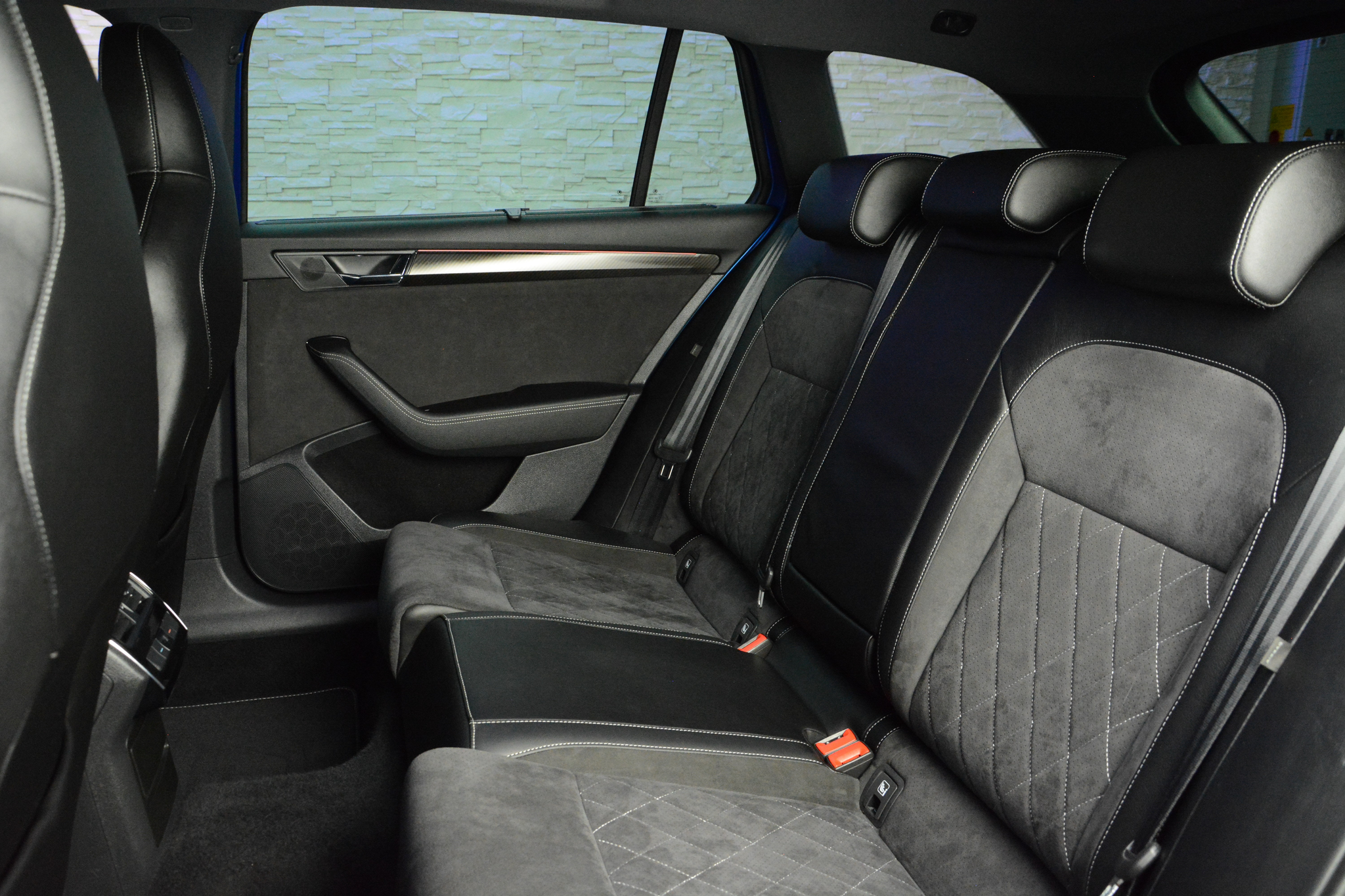 listing desktop thumbnail image 9