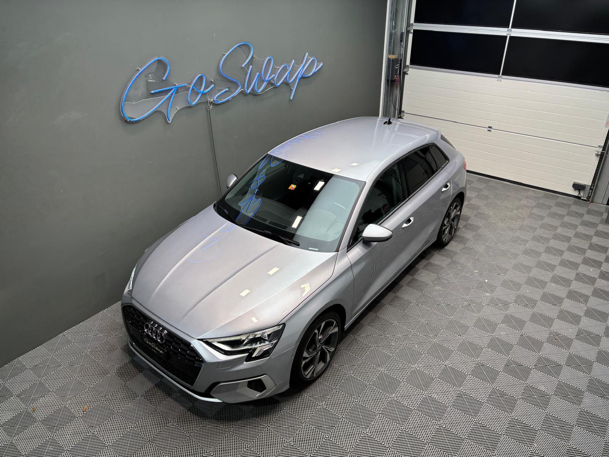 listing desktop thumbnail image 6