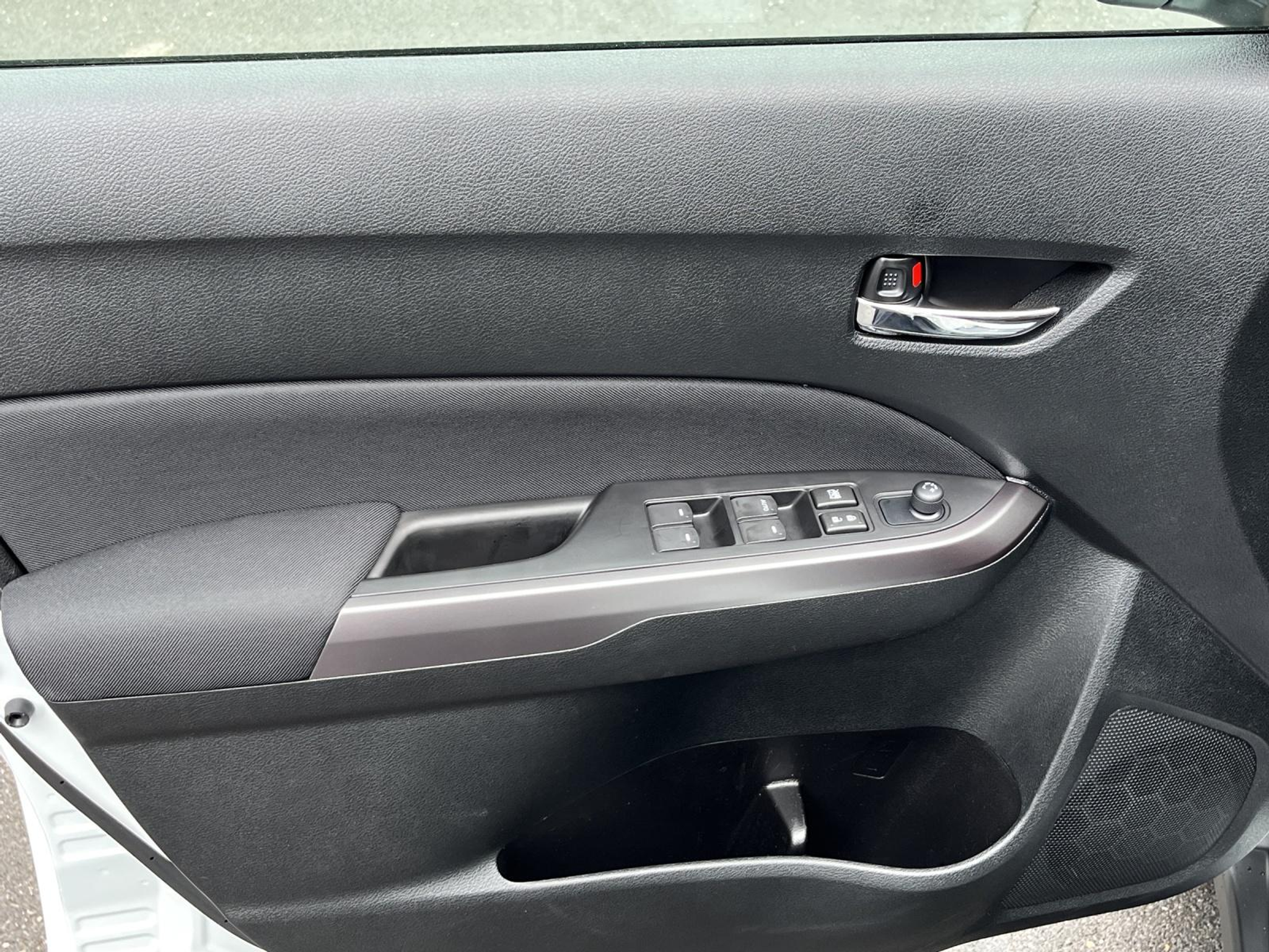 listing desktop thumbnail image 16