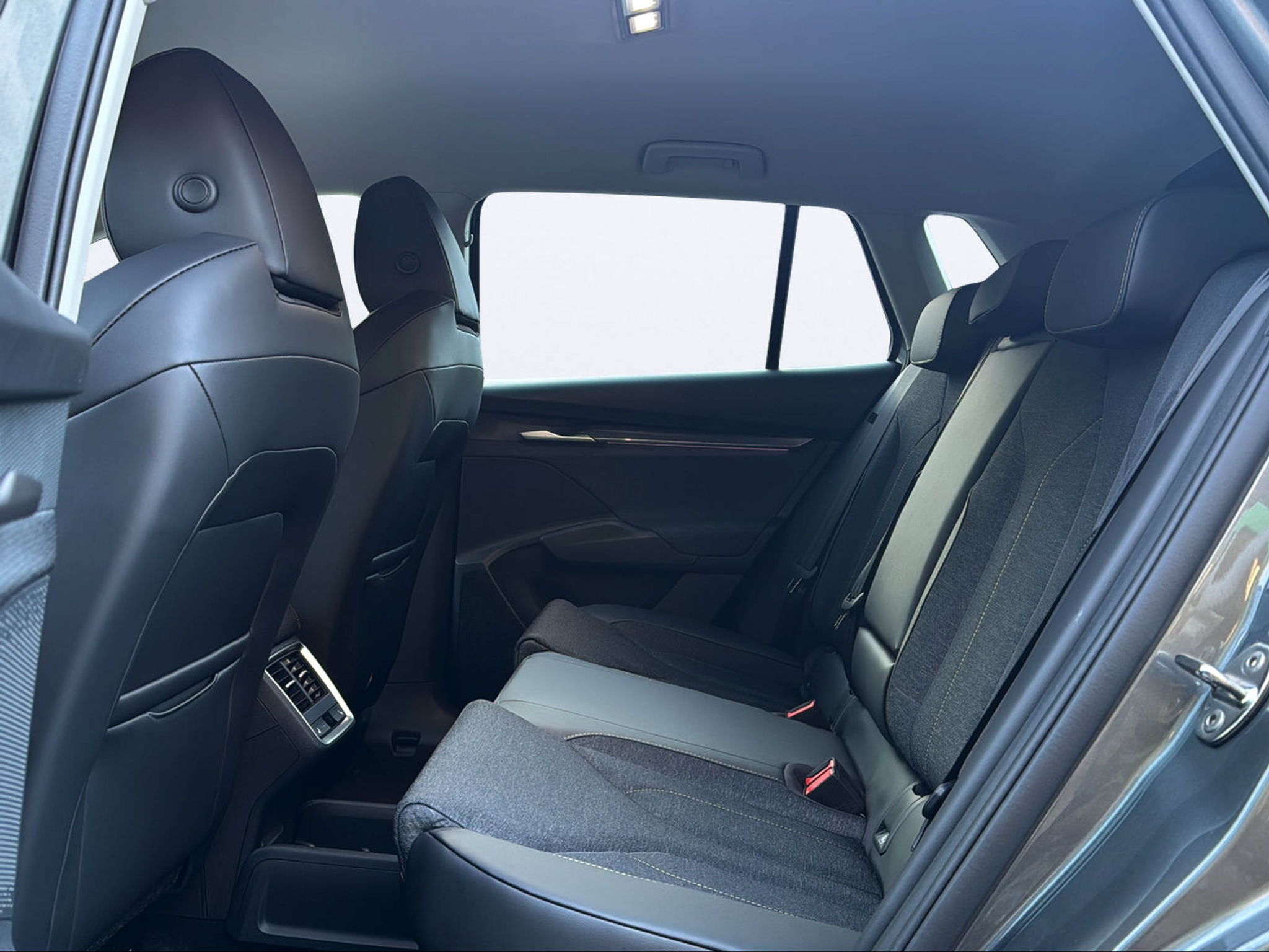 listing desktop thumbnail image 14