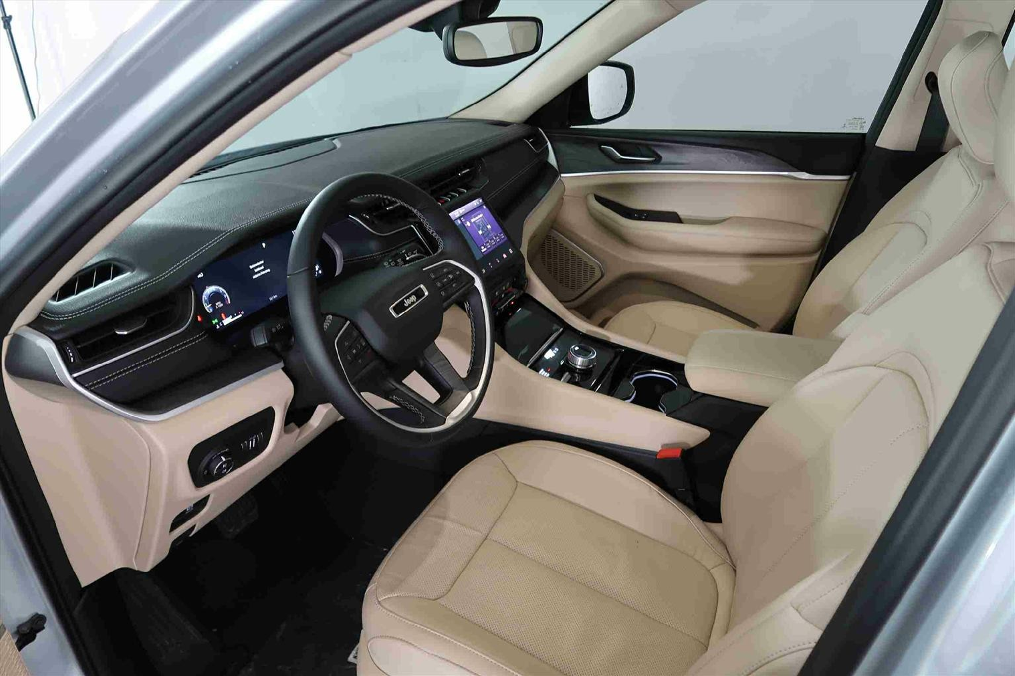 listing desktop thumbnail image 5