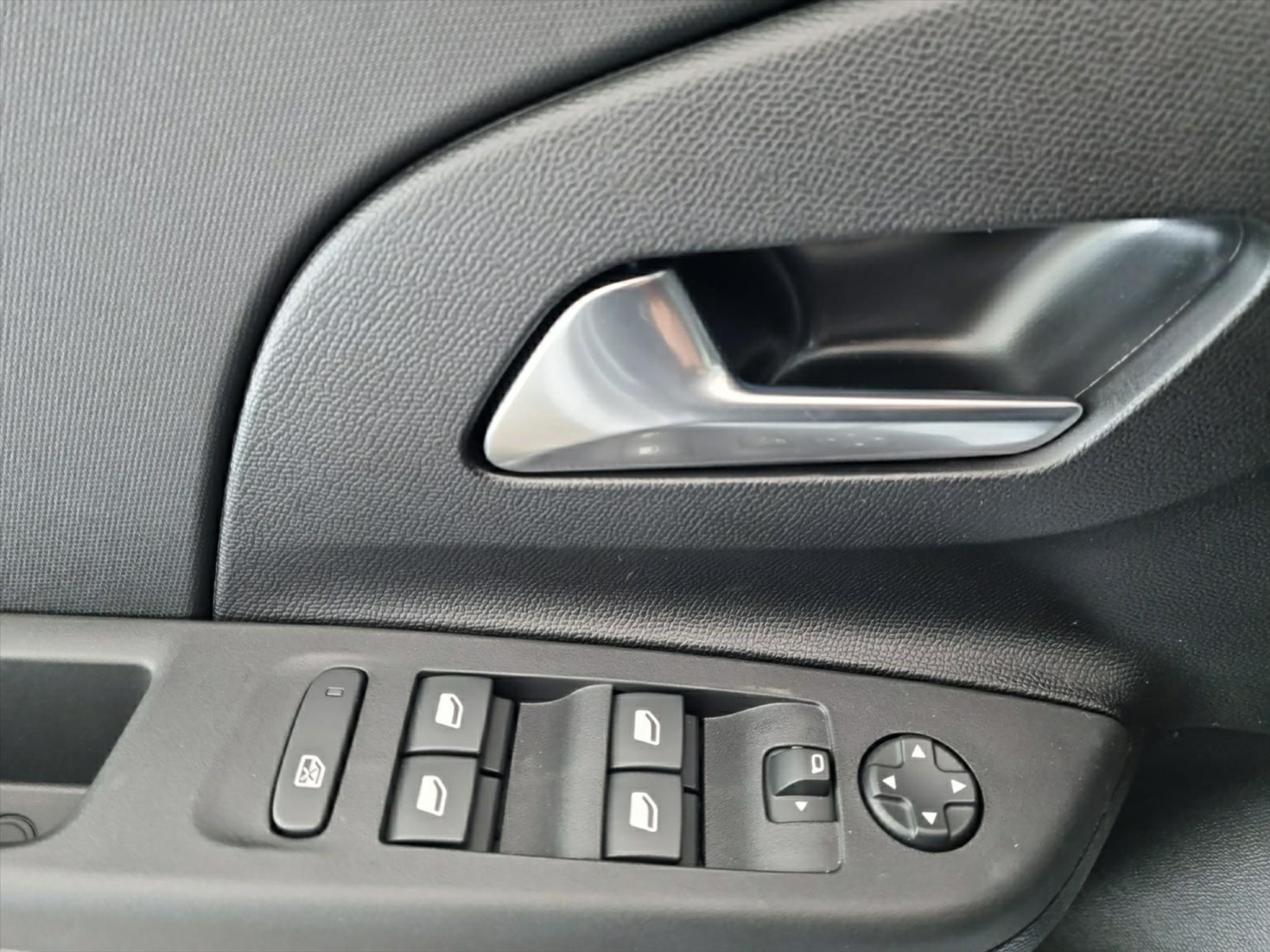 listing desktop thumbnail image 10